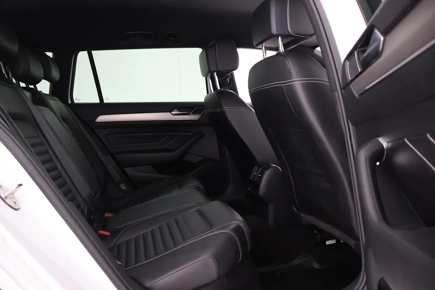 Car Image - 5E5lq648n4pISDLD0Ks7rV