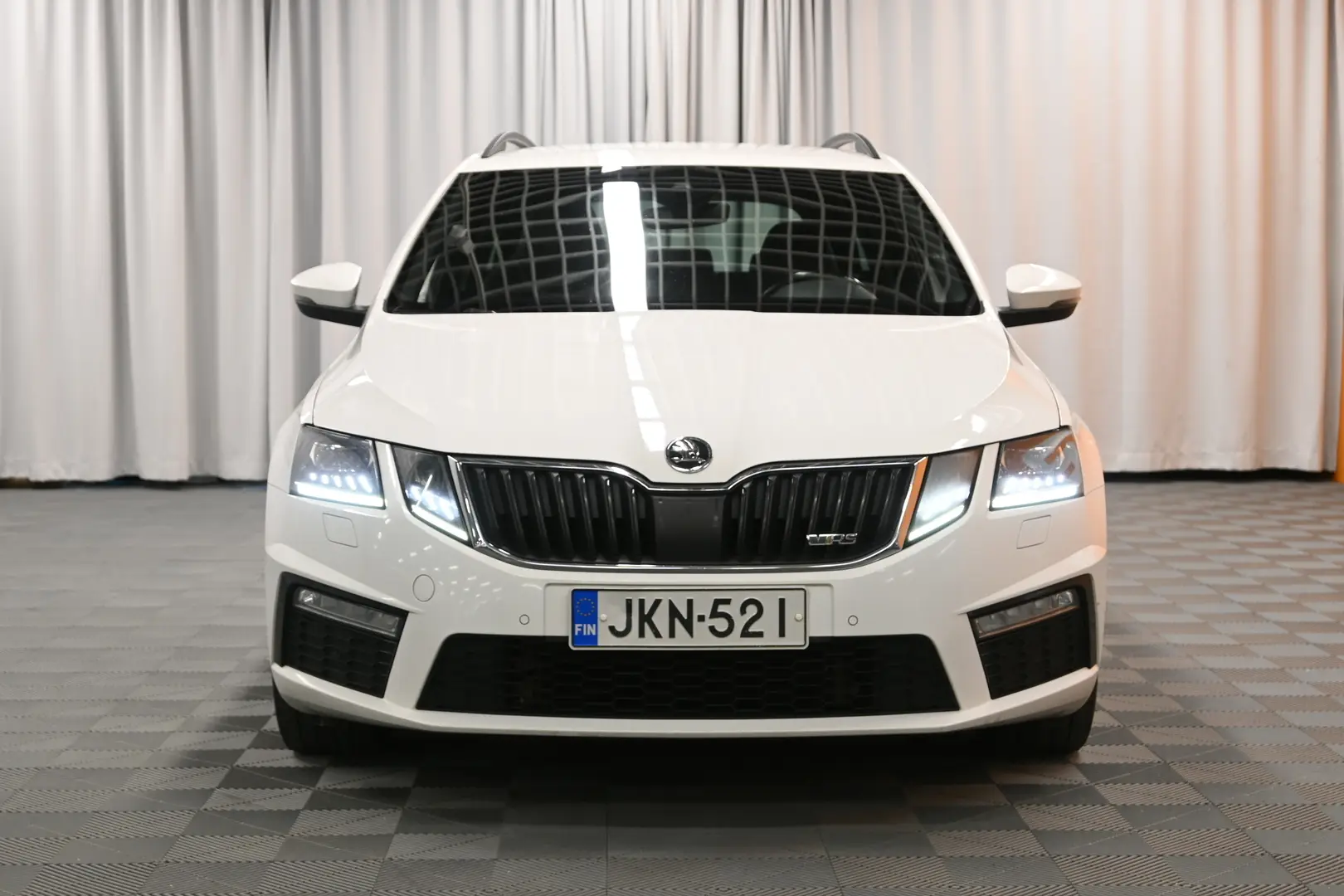 Car Image - 6Y2Ra4dwqqwawW1FA7KN50