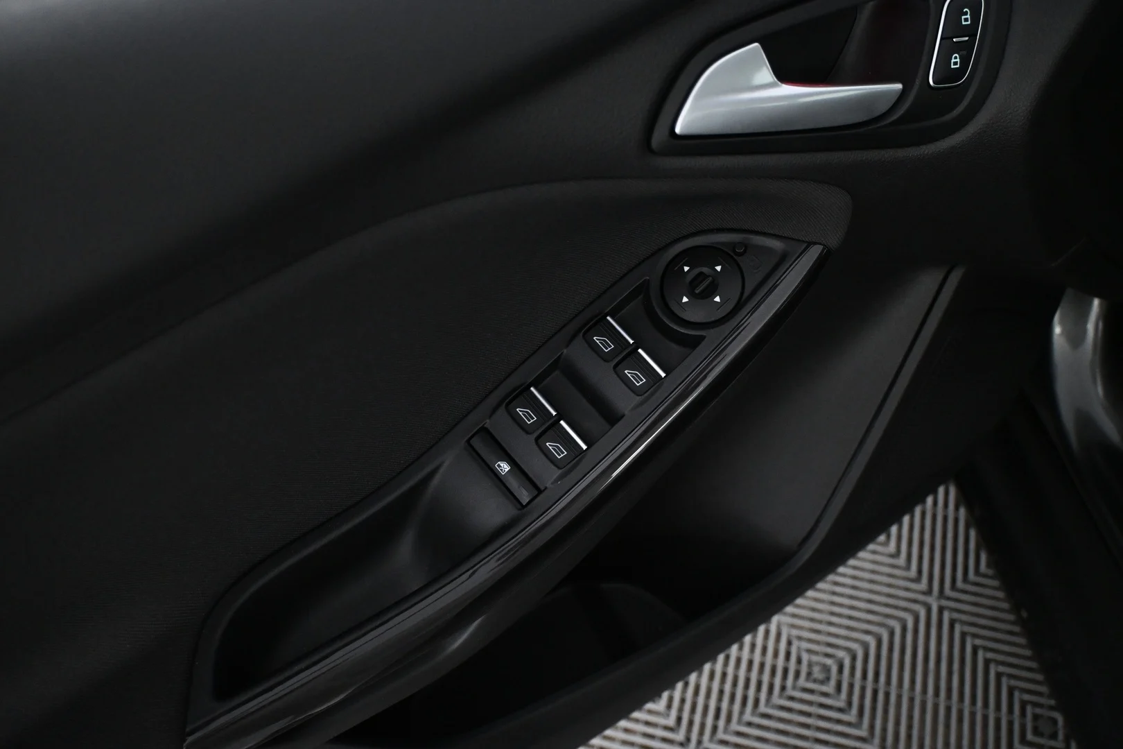 Car Image - 4D241PWdt0pzacVQFliRW3