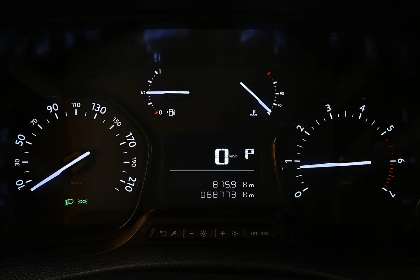 Car Image - 2M320KGY0gGgsQMGsGggDk