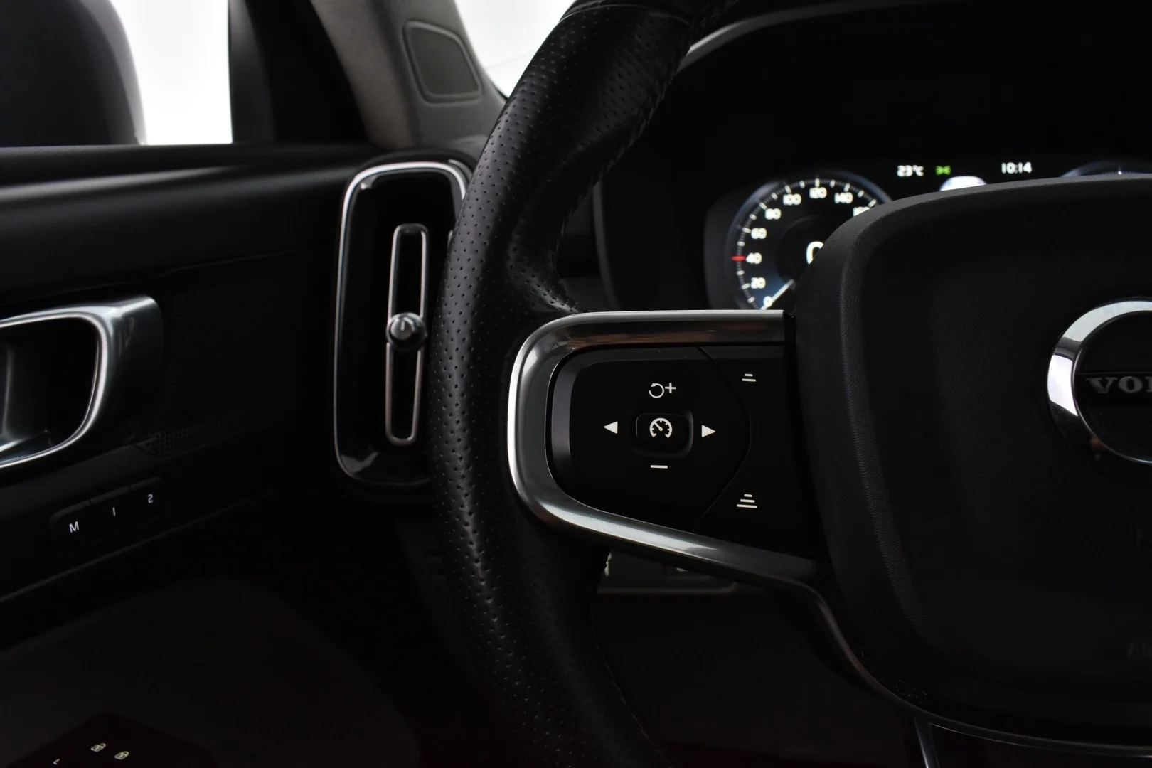 Car Image - 2QYuHWR5ifdTucruvestxd