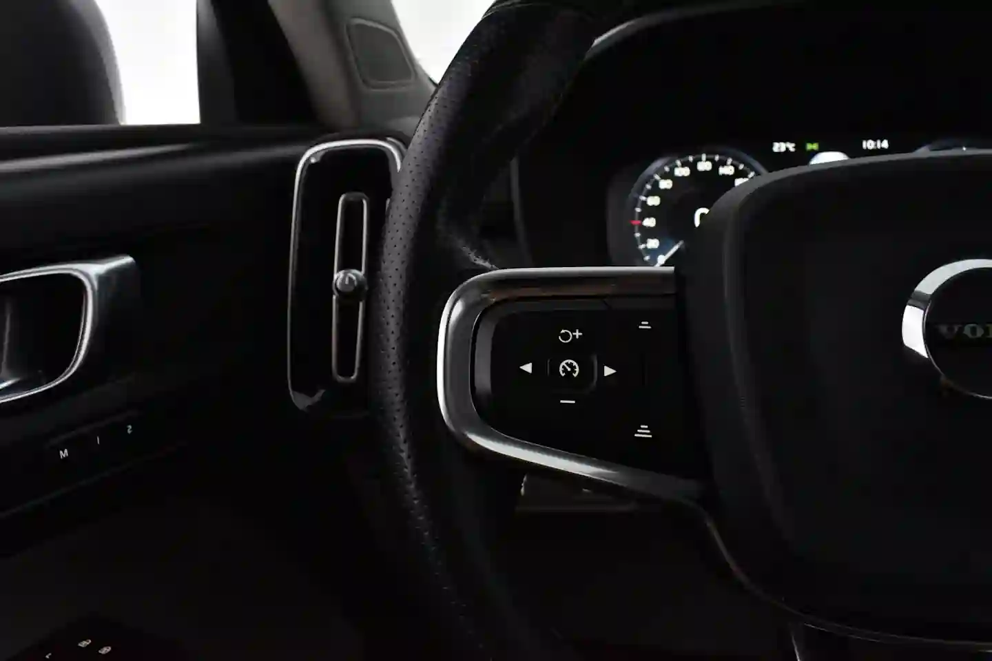 Car Image - 2QYuHWR5ifdTucruvestxd