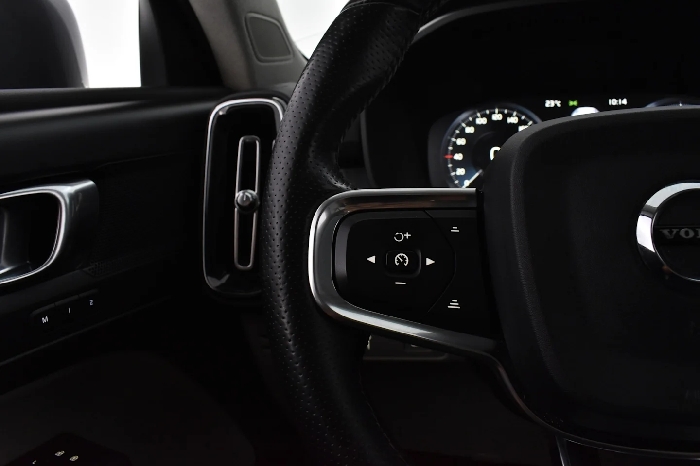 Car Image - 2QYuHWR5ifdTucruvestxd