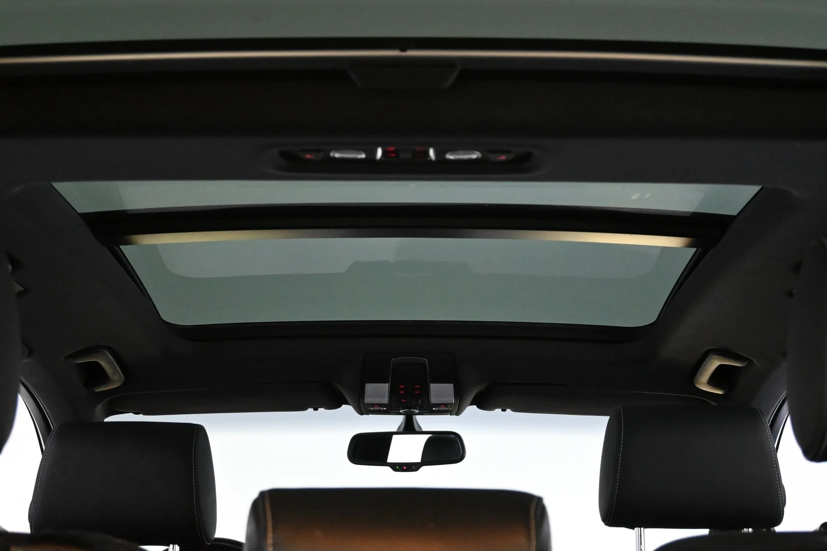 Car Image - 36KJjv3ftI16k4BrkRz7dI