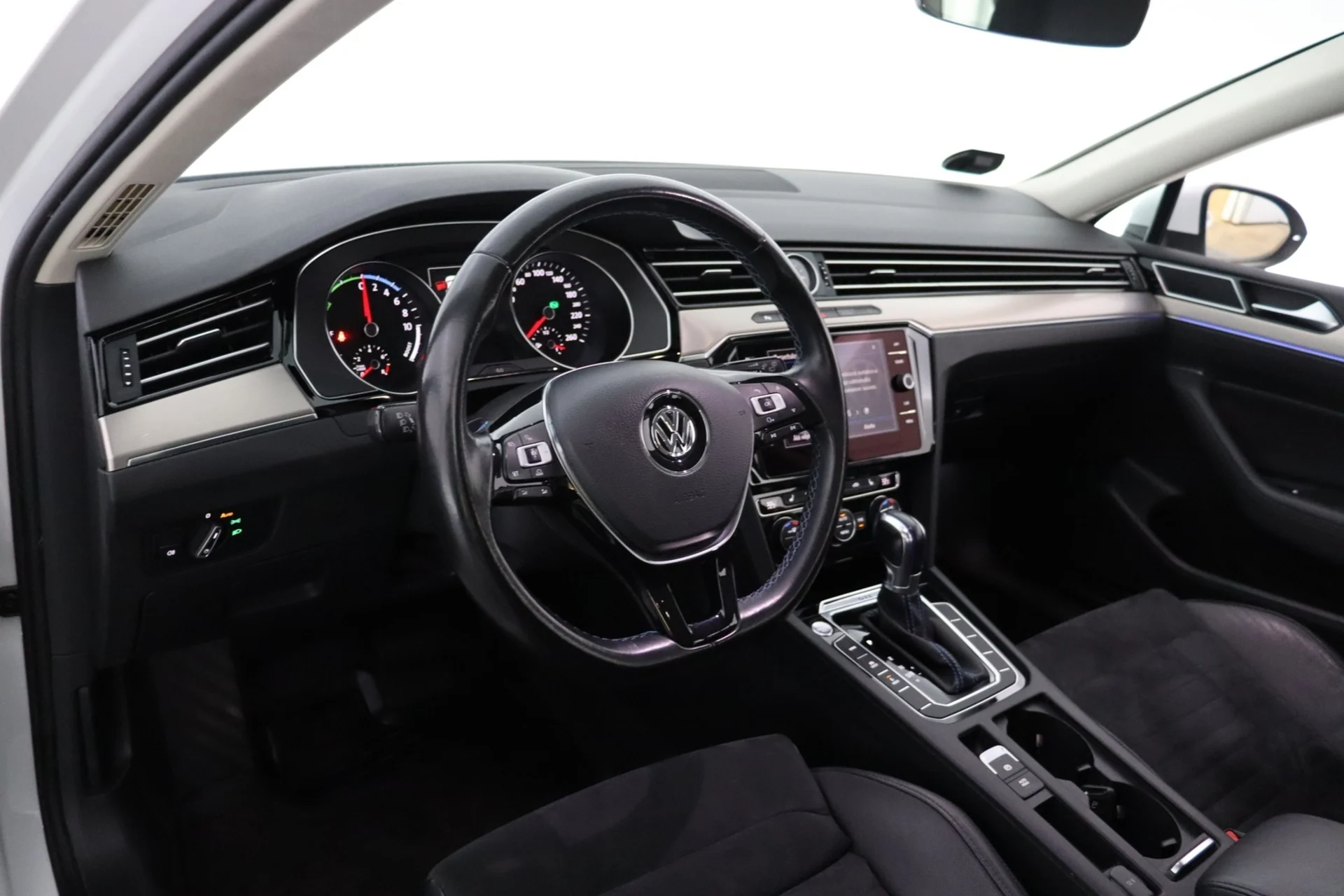 Car Image - yhpewGvviutgCvnj1lEMM