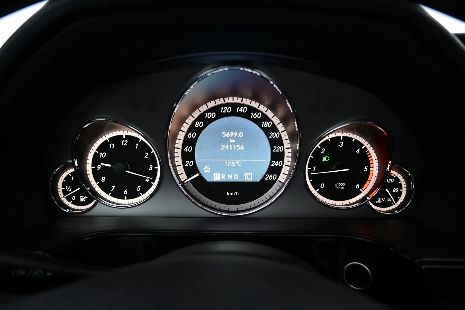 Car Image - VvFHSVqbiqK1OtuMMyfzX