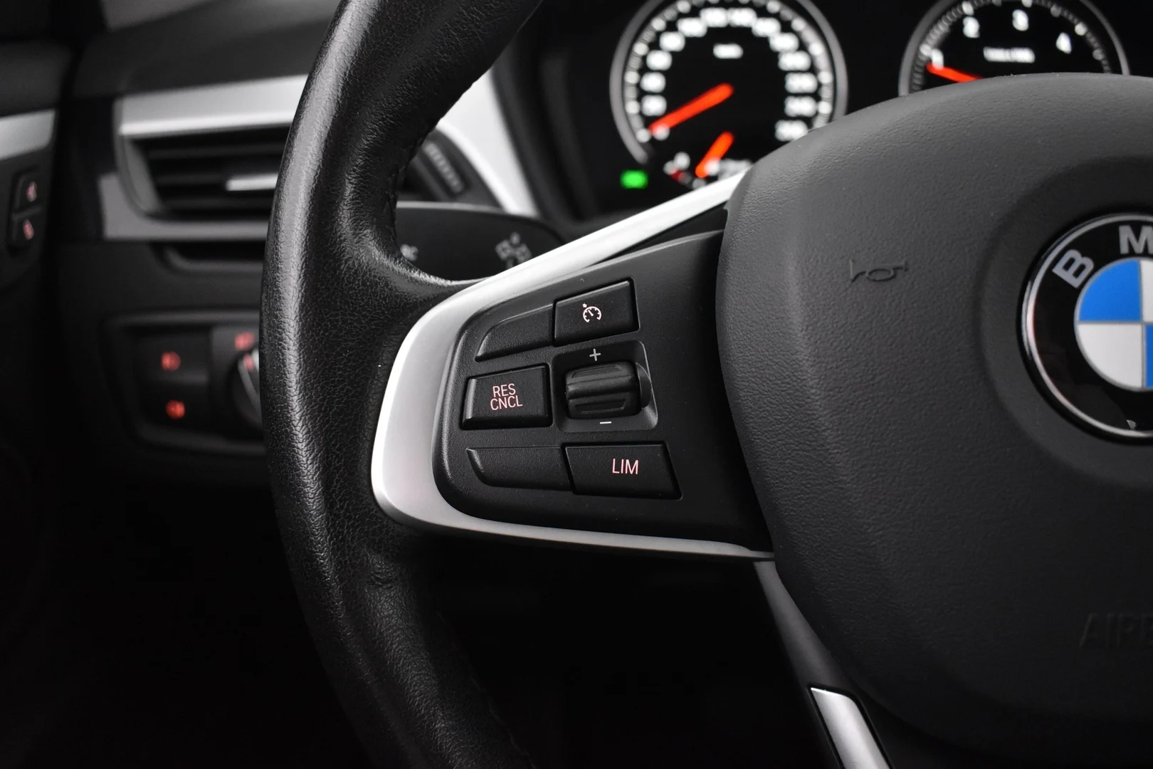 Car Image - 3HPeL0j7Lu4GxD6SfaCUFb