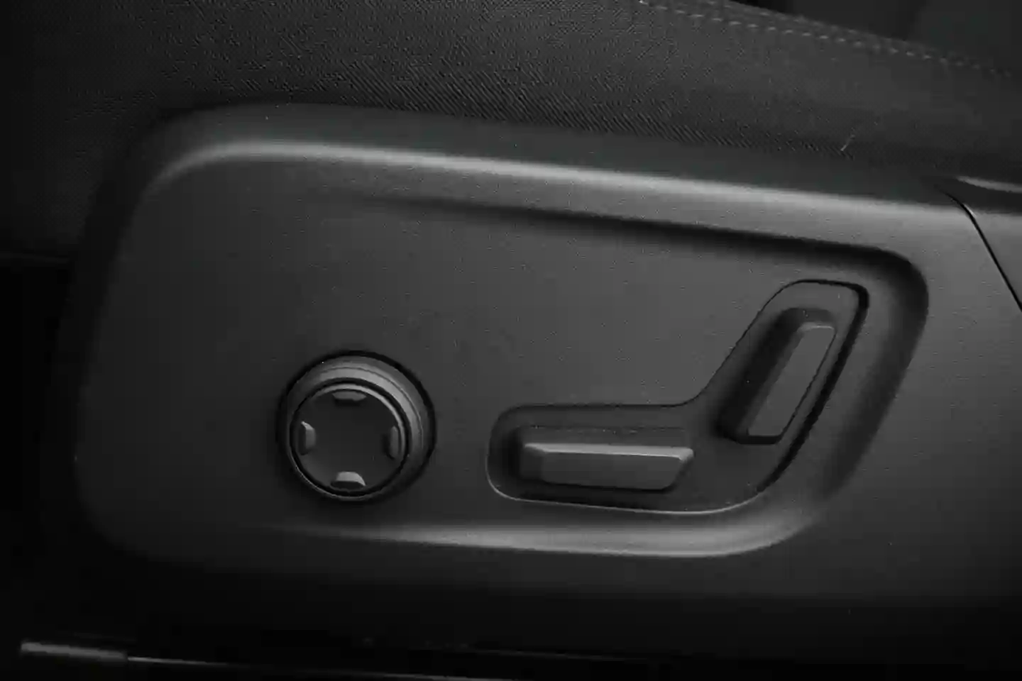 Car Image - WCKyEU7Kmb12rhhoJezgB