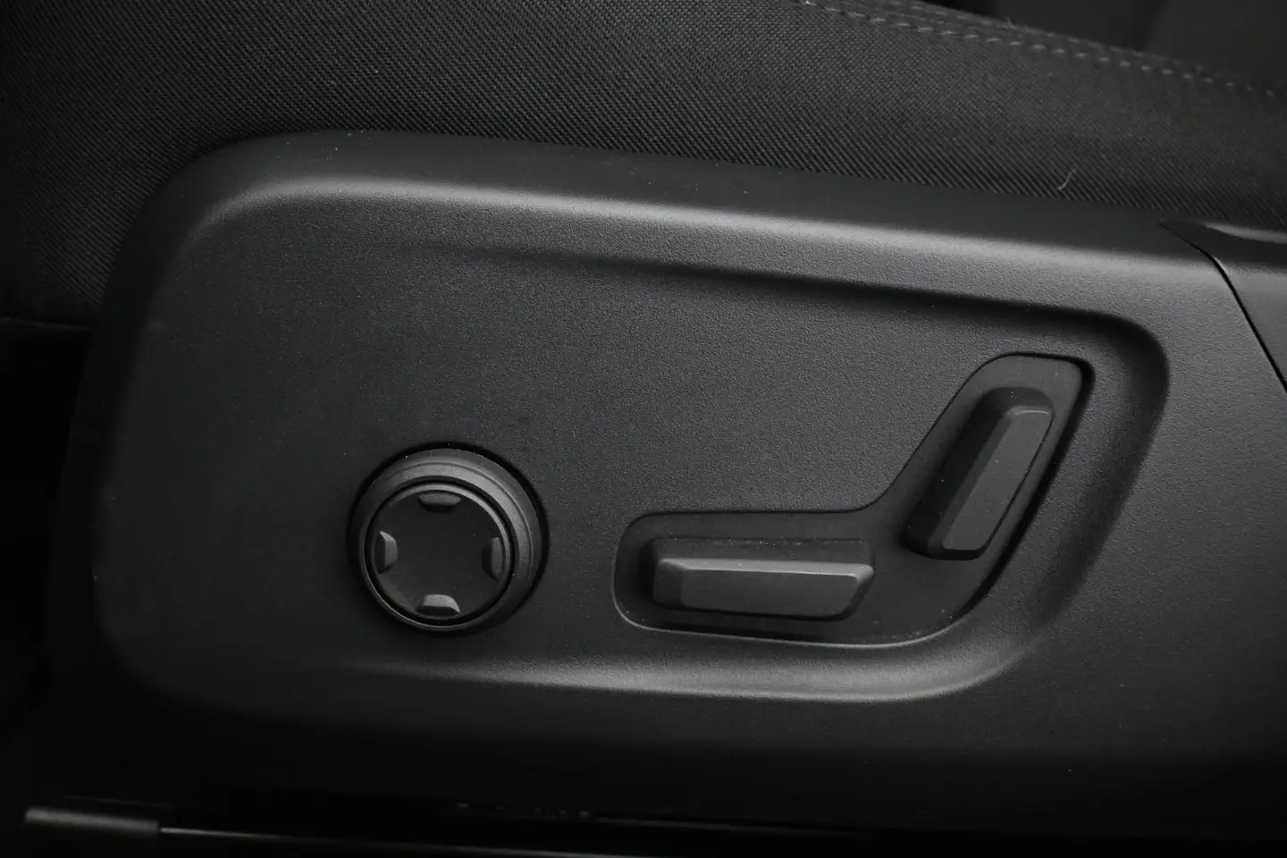 Car Image - WCKyEU7Kmb12rhhoJezgB