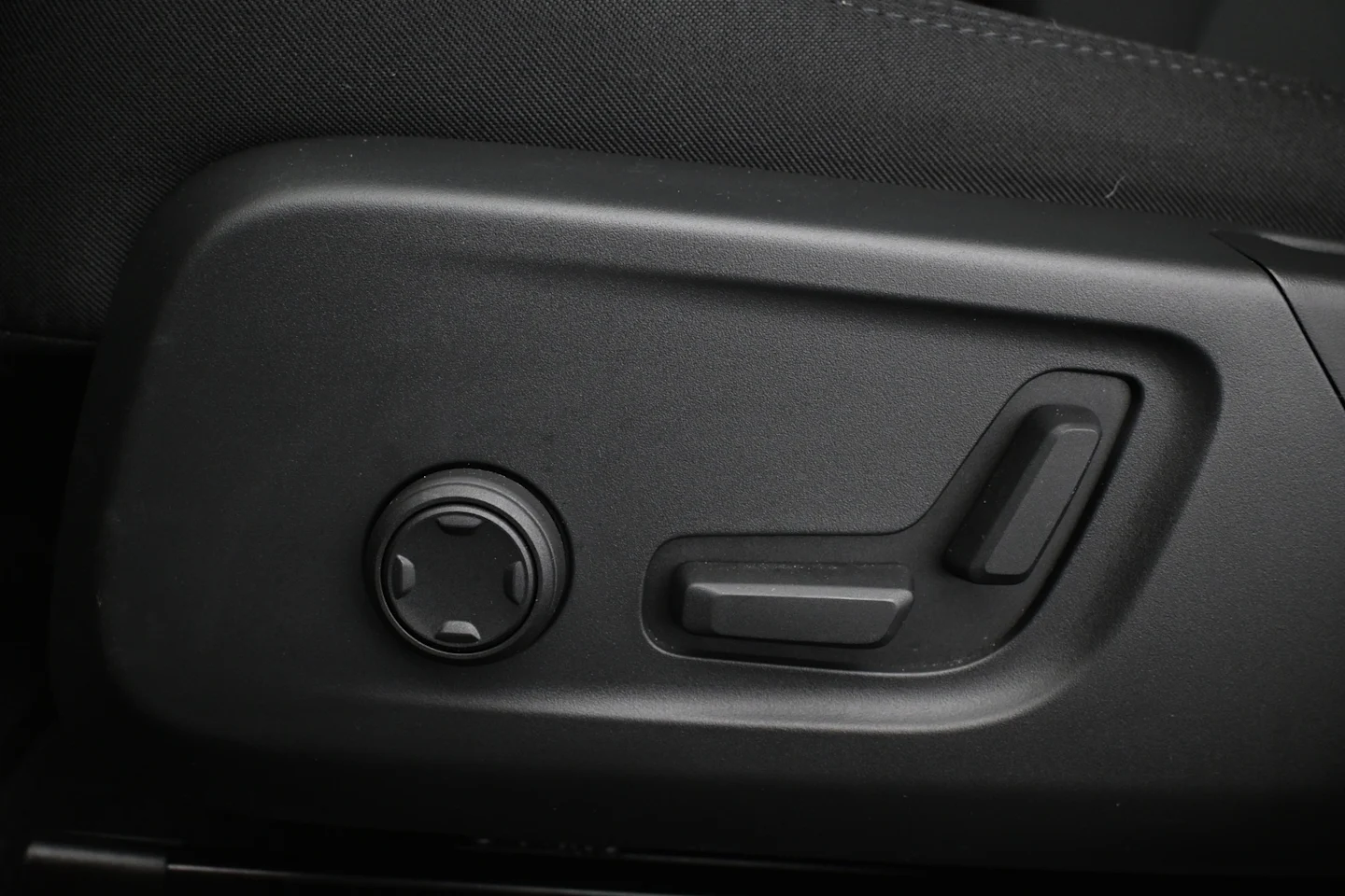 Car Image - WCKyEU7Kmb12rhhoJezgB