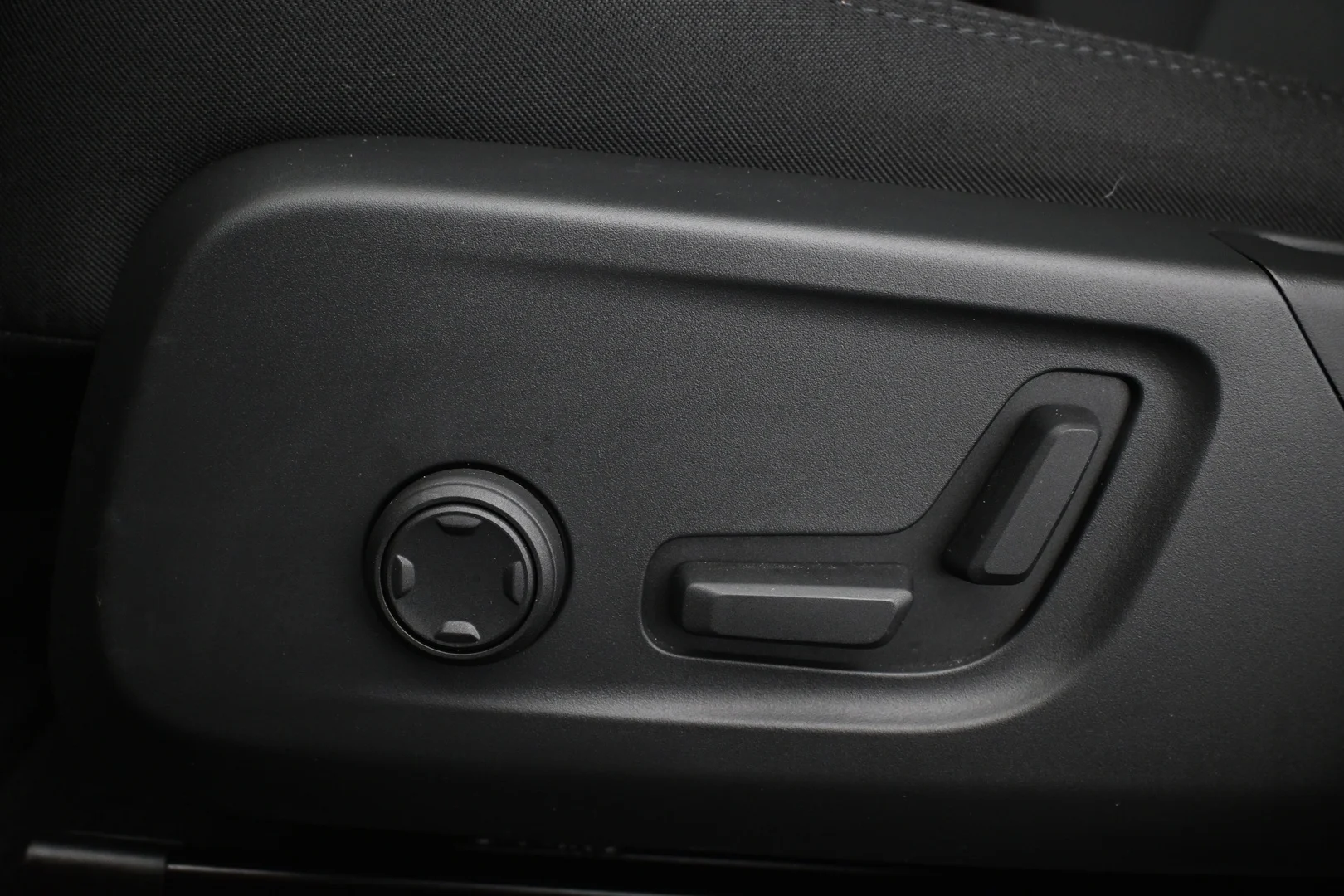 Car Image - WCKyEU7Kmb12rhhoJezgB