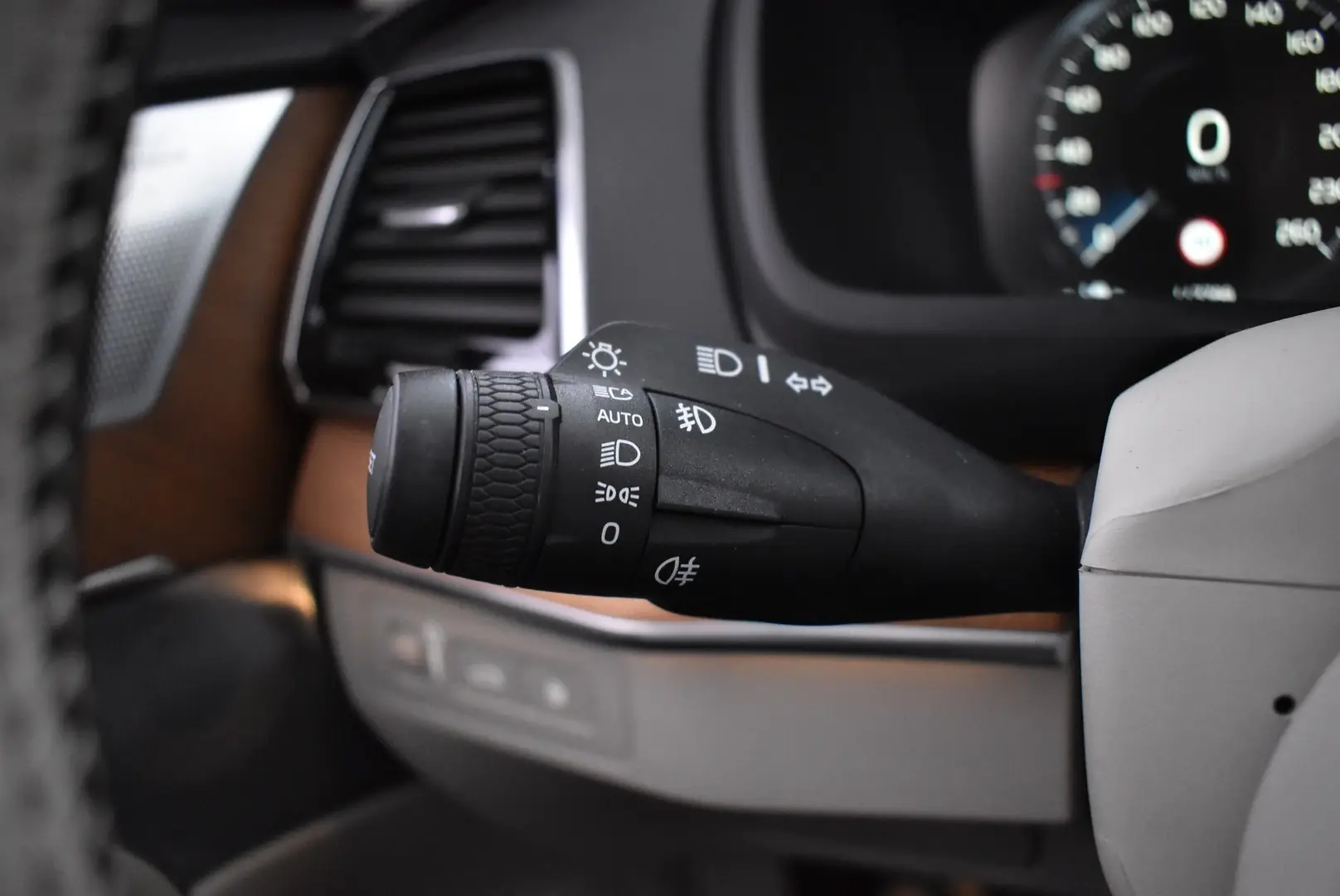 Car Image - gCN4XkbBXqFO25tAgJLjb