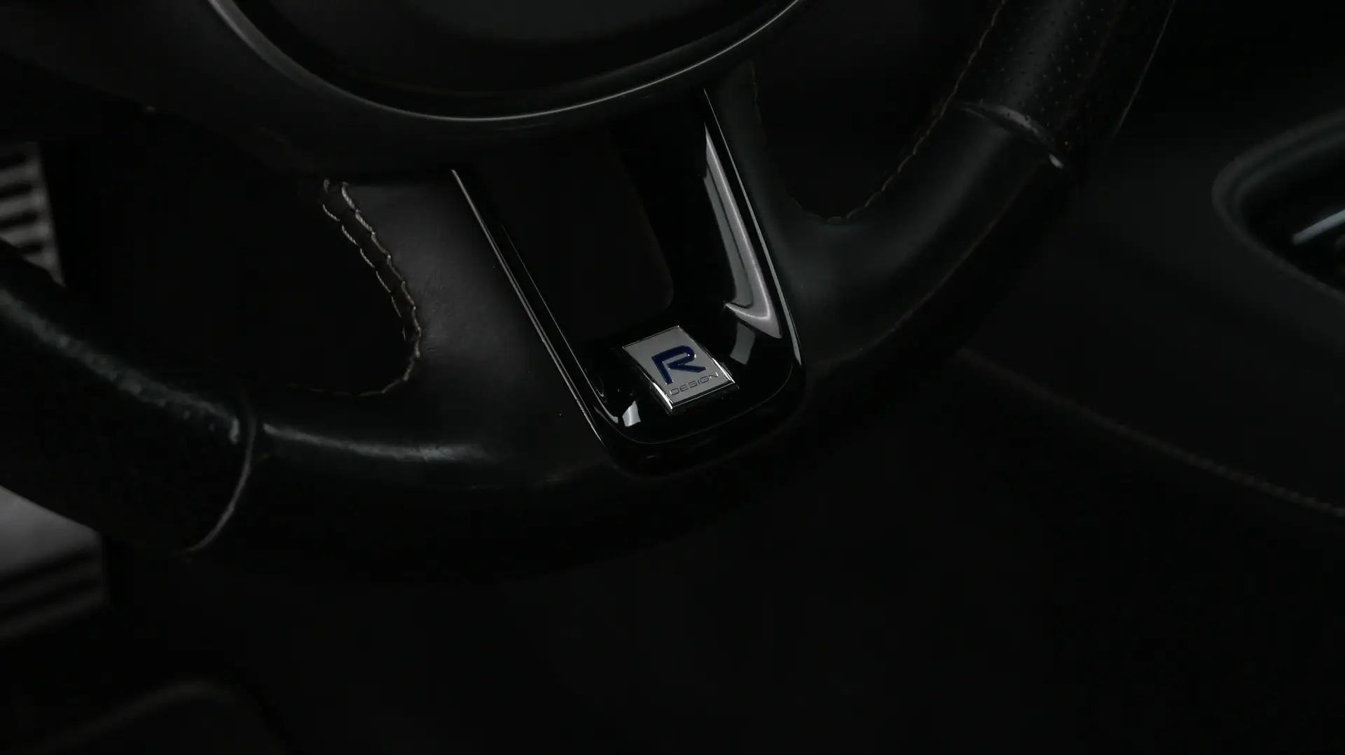 Car Image - GiMbuYobyxQC3NUb0mGVy