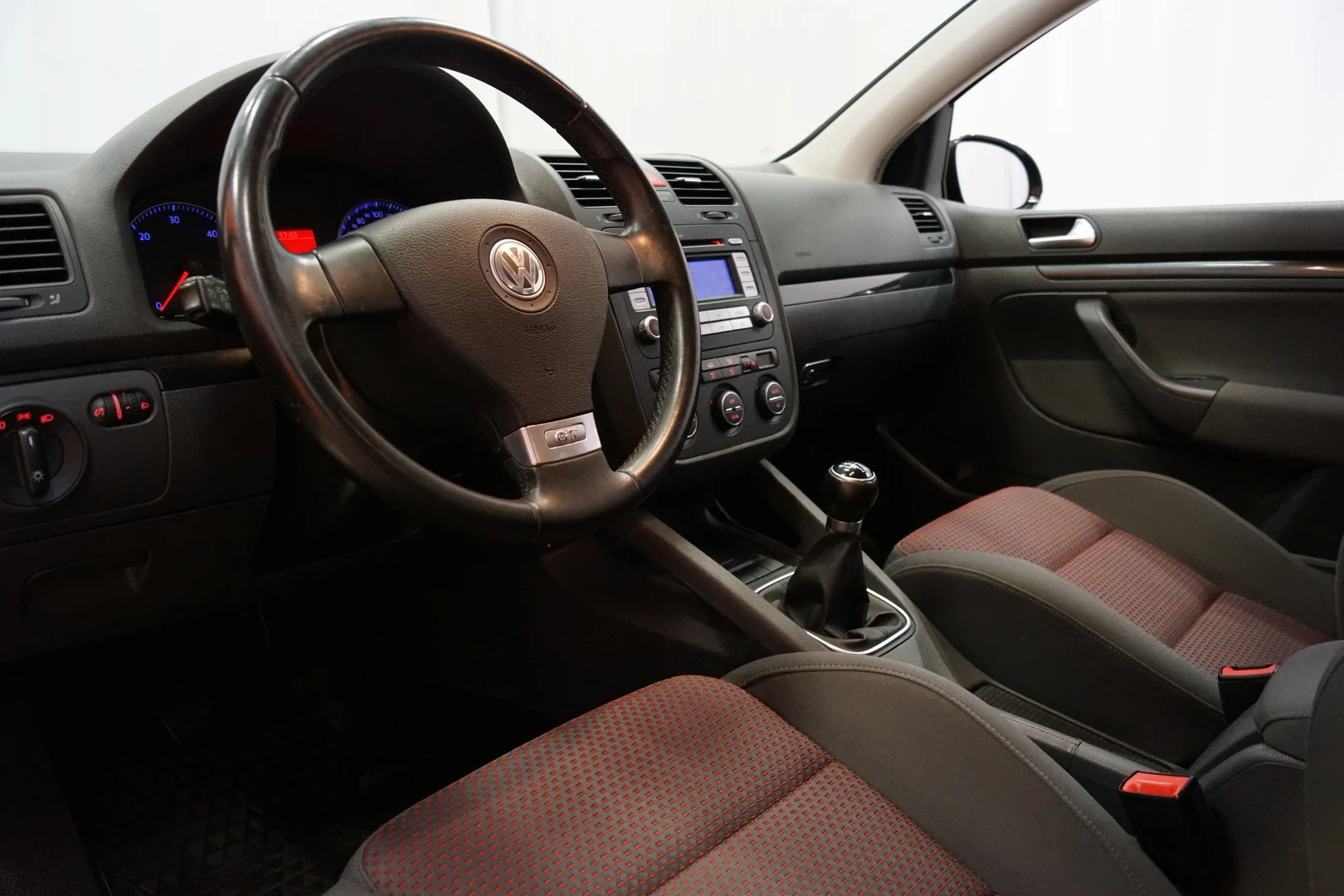 Car Image - 4OXR3iIzGE6TgfDv0SFmxs