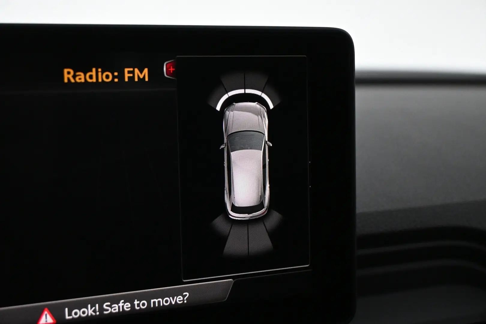Car Image - 5XfgLplBDvUcwVub8q5bJD