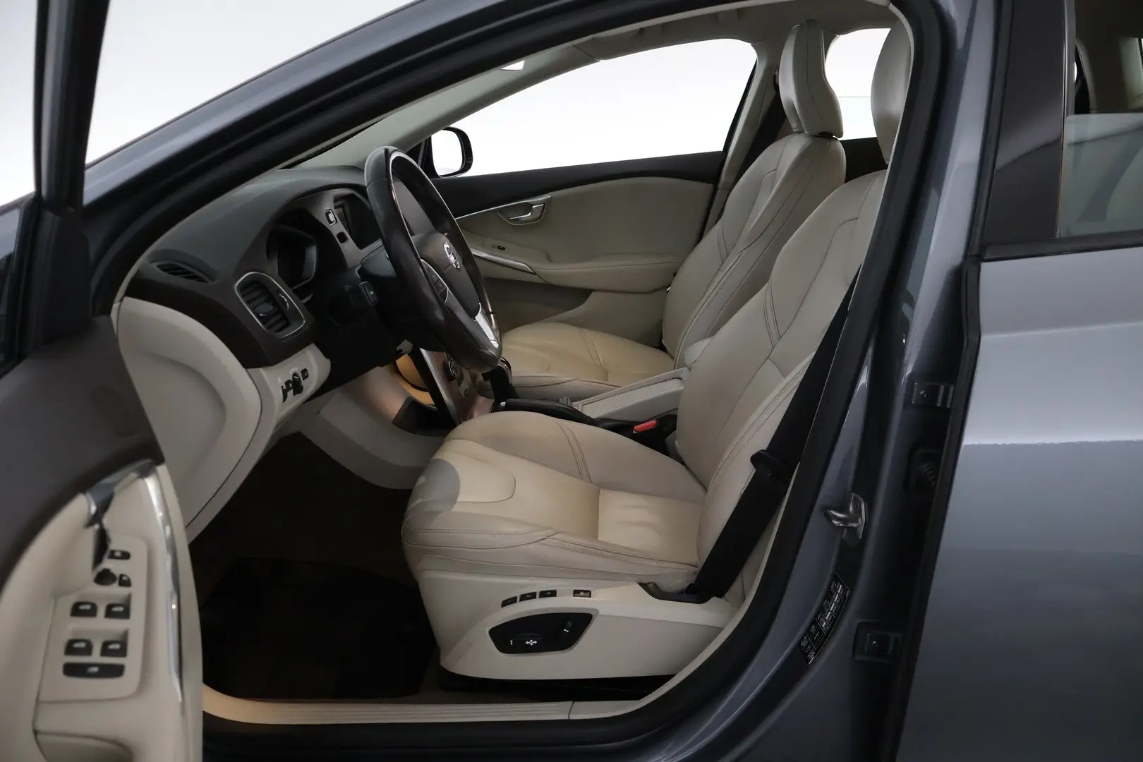 Car Image - 2zCMPNNWZ7Lui3bAobCoV0