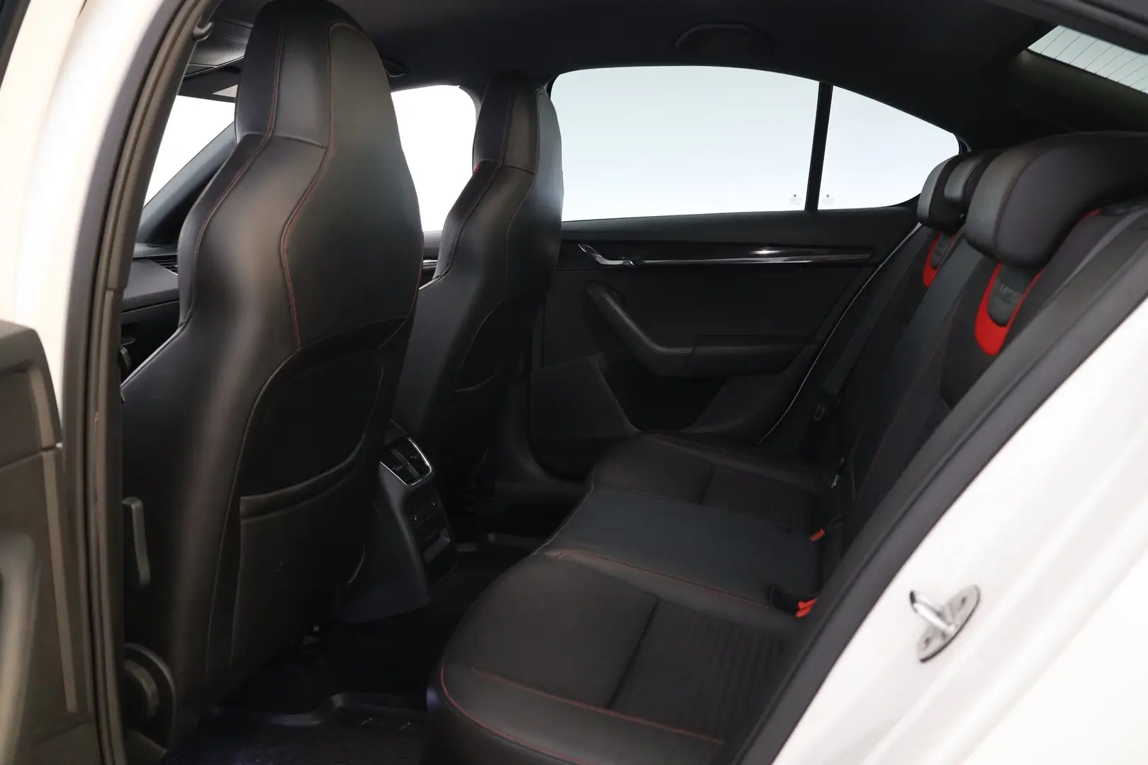 Car Image - 1U2OldLB3AUryLk1RPWrc7