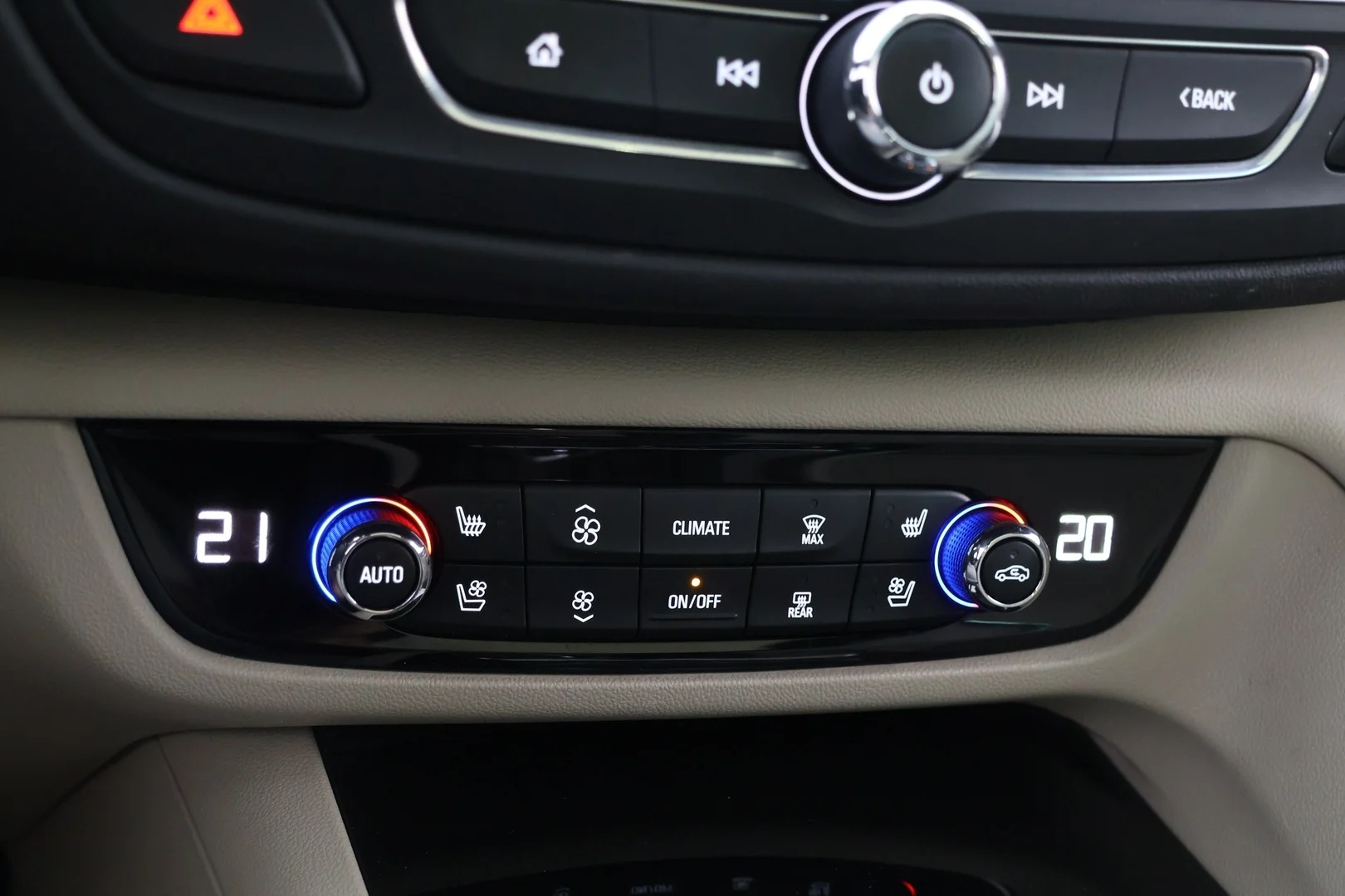 Car Image - 187iDpM8MbcMVm03uvrl65