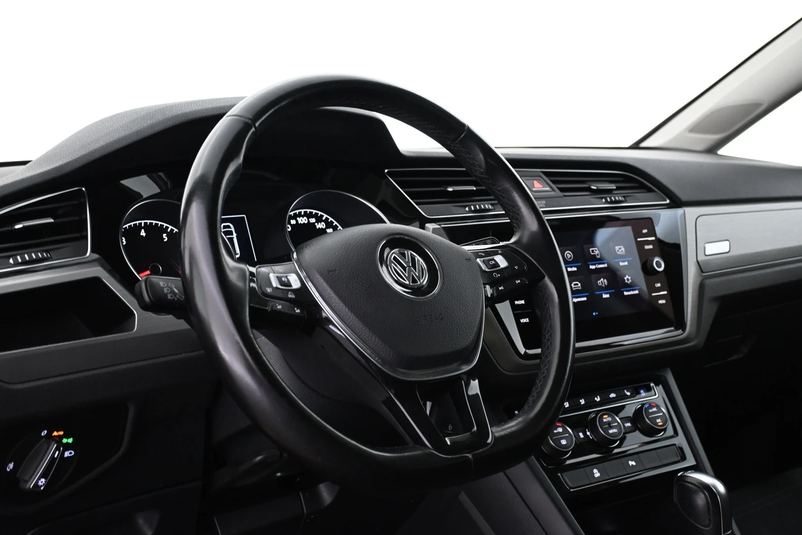 Car Image - F5poQUSEswpSnPRXb5A0i