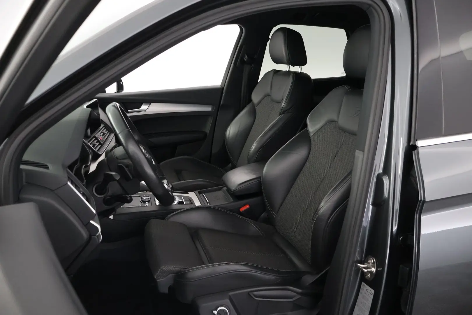 Car Image - 7vWHbXdY8XysvQHYSHb9uy