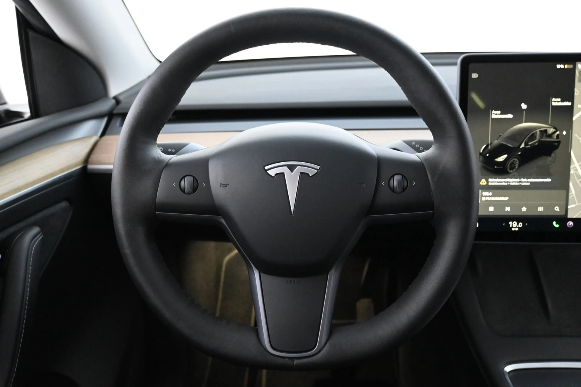 Car Image - 75g5lzNMq0sYcLiKcJ45LP