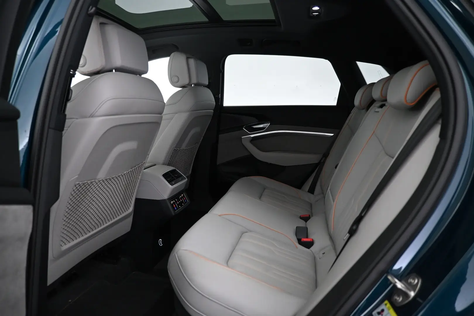 Car Image - 5tI86P4IYCglB5Gz8T0IeF