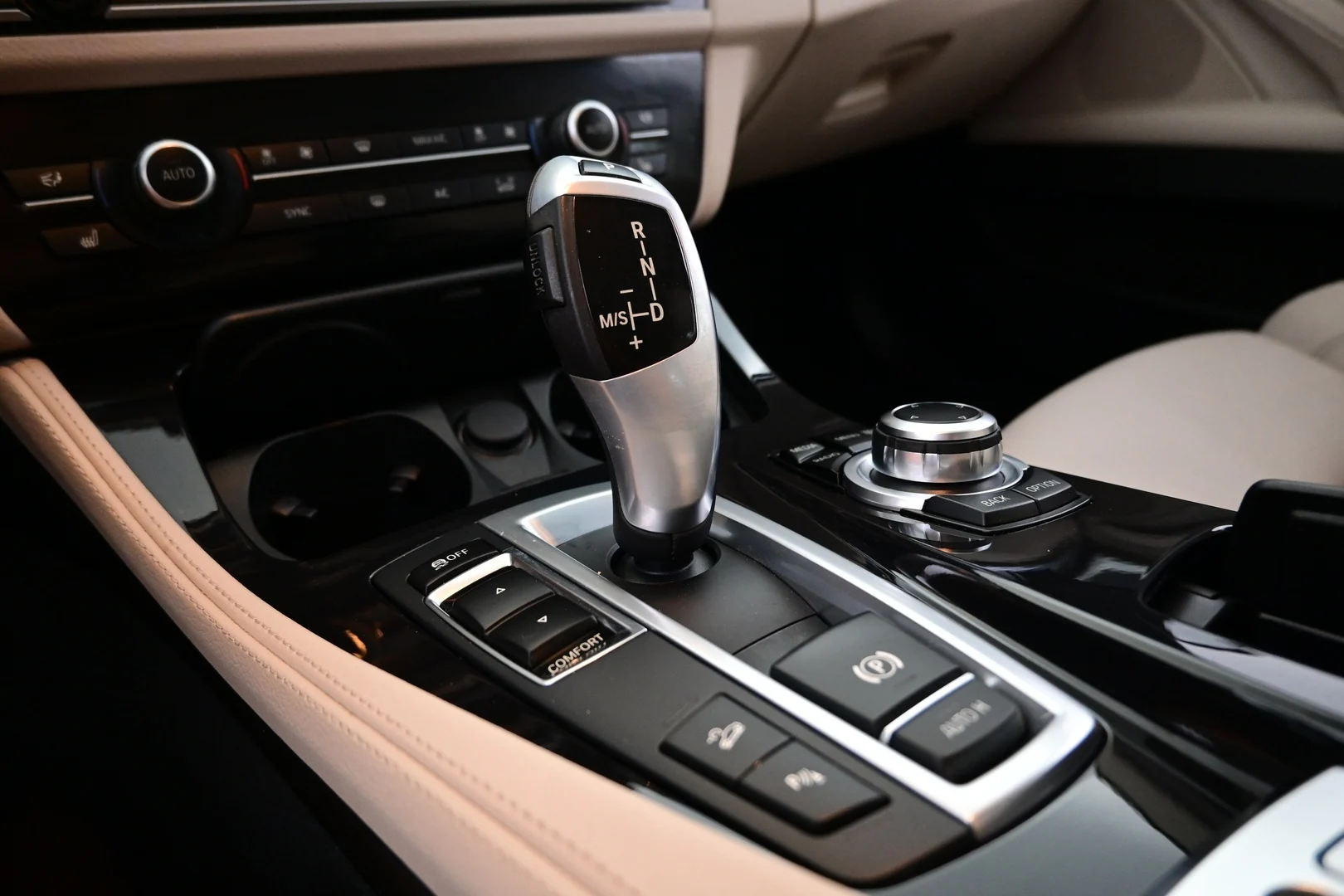 Car Image - 2Zytcn0TaDiFqhujJbSPZV