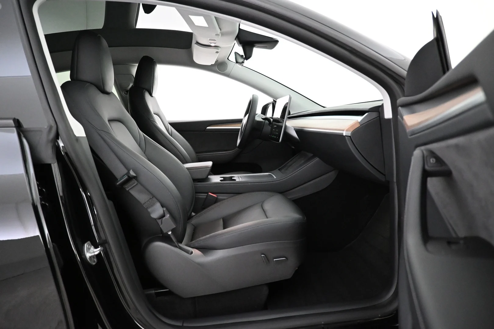 Car Image - YeU7dgEpor418BgxNPAI9