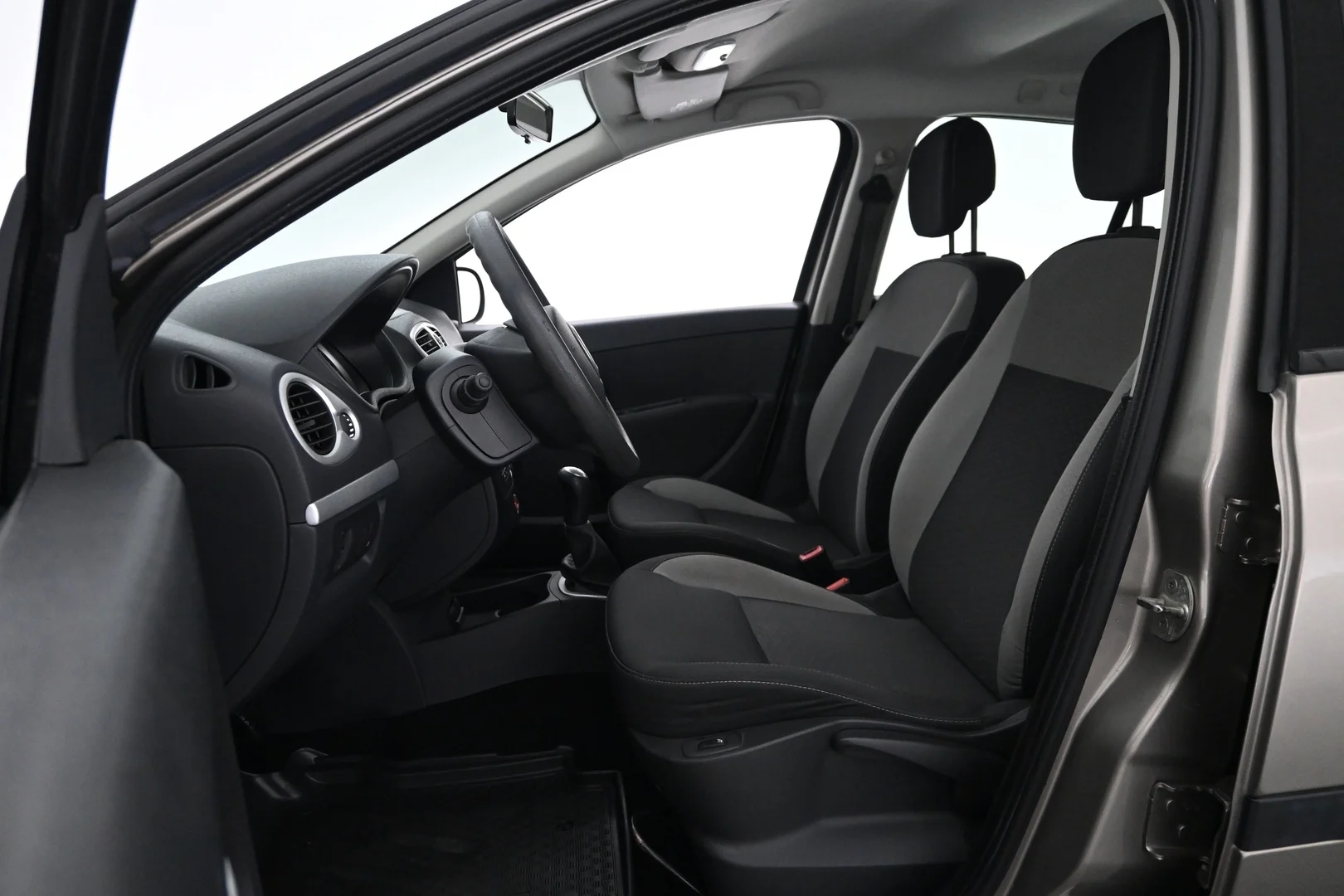 Car Image - 1mziNovOajxoAXFK8Sz7Xe