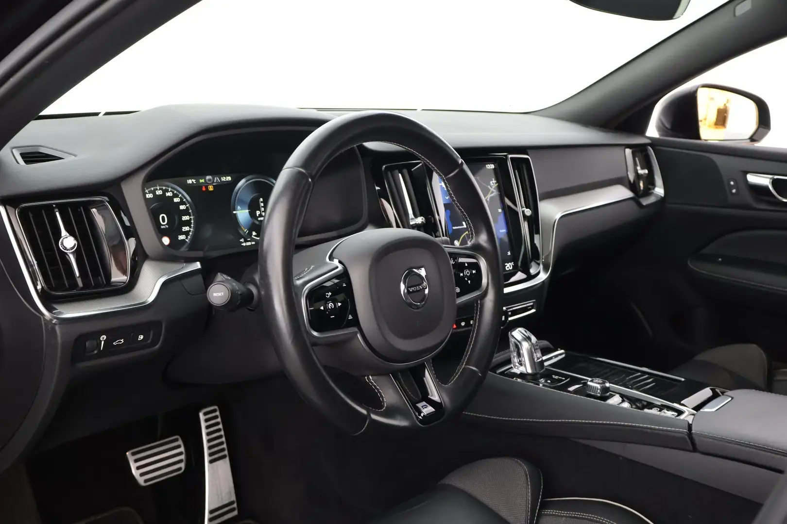 Car Image - z1am2p5GAmRyyYXqFDHx9