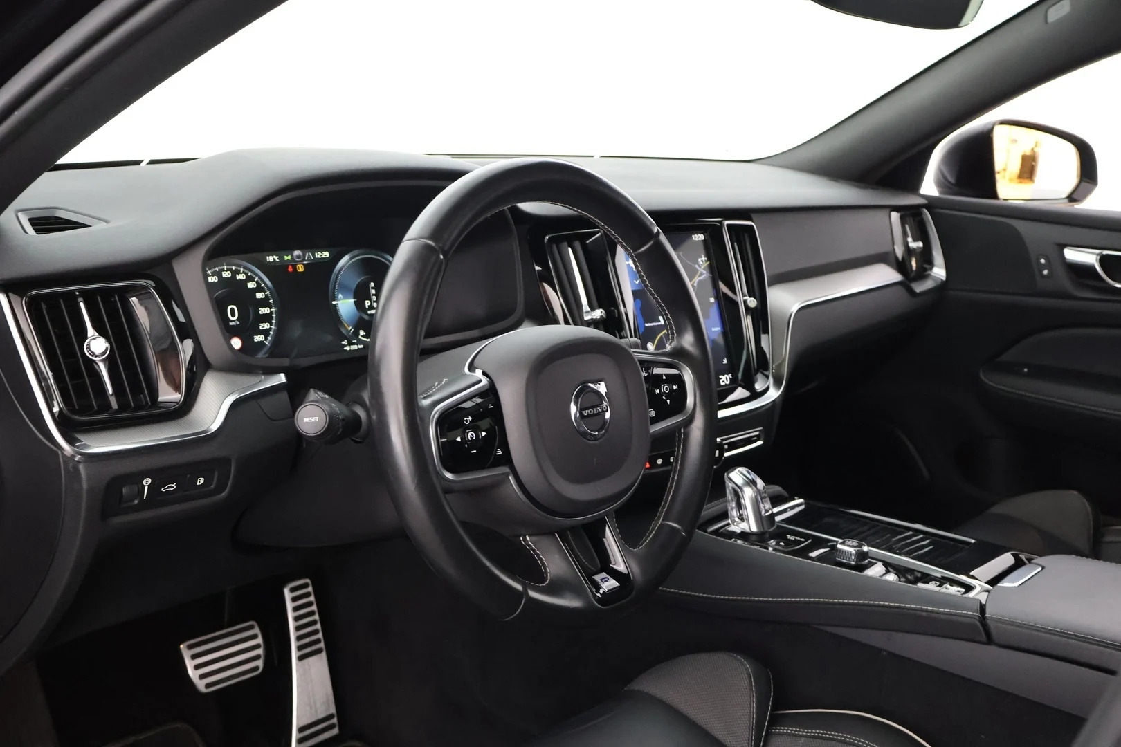 Car Image - z1am2p5GAmRyyYXqFDHx9