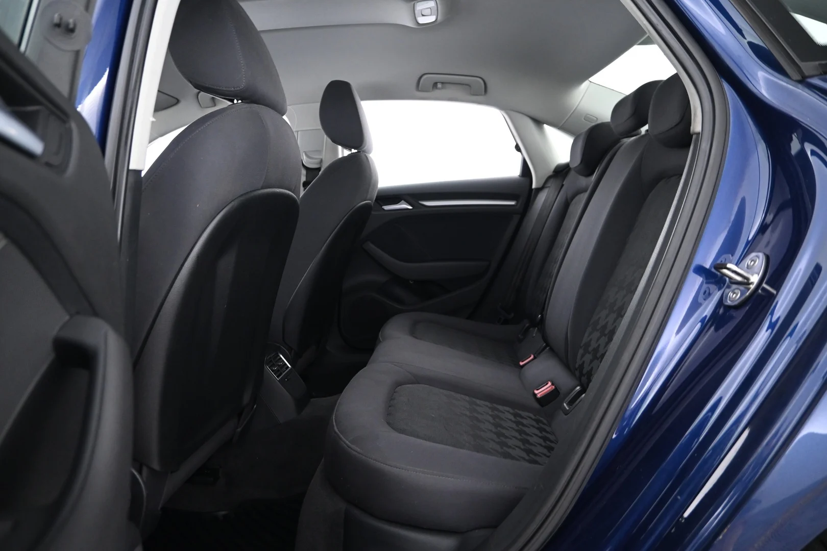 Car Image - 625RYiGndXAin4ePN72yER