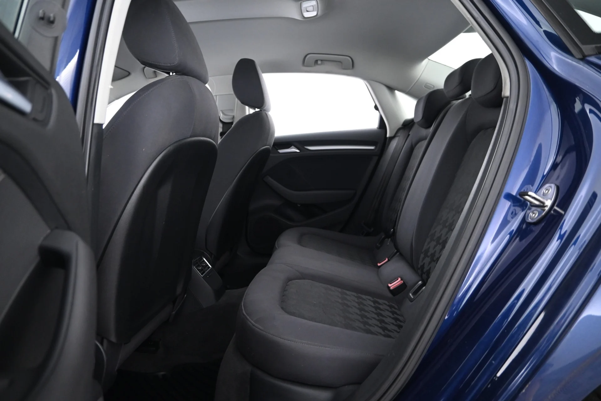 Car Image - 625RYiGndXAin4ePN72yER