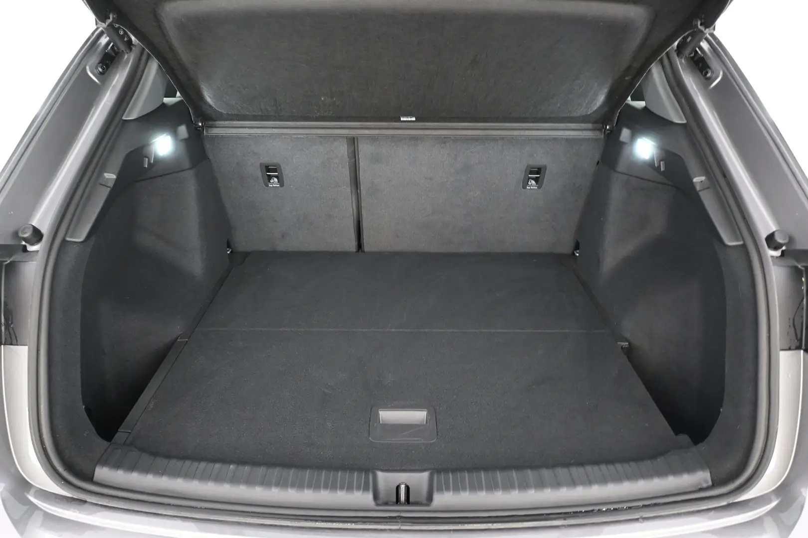 Car Image - 3UO44sRIgFgxoW75qINRdm
