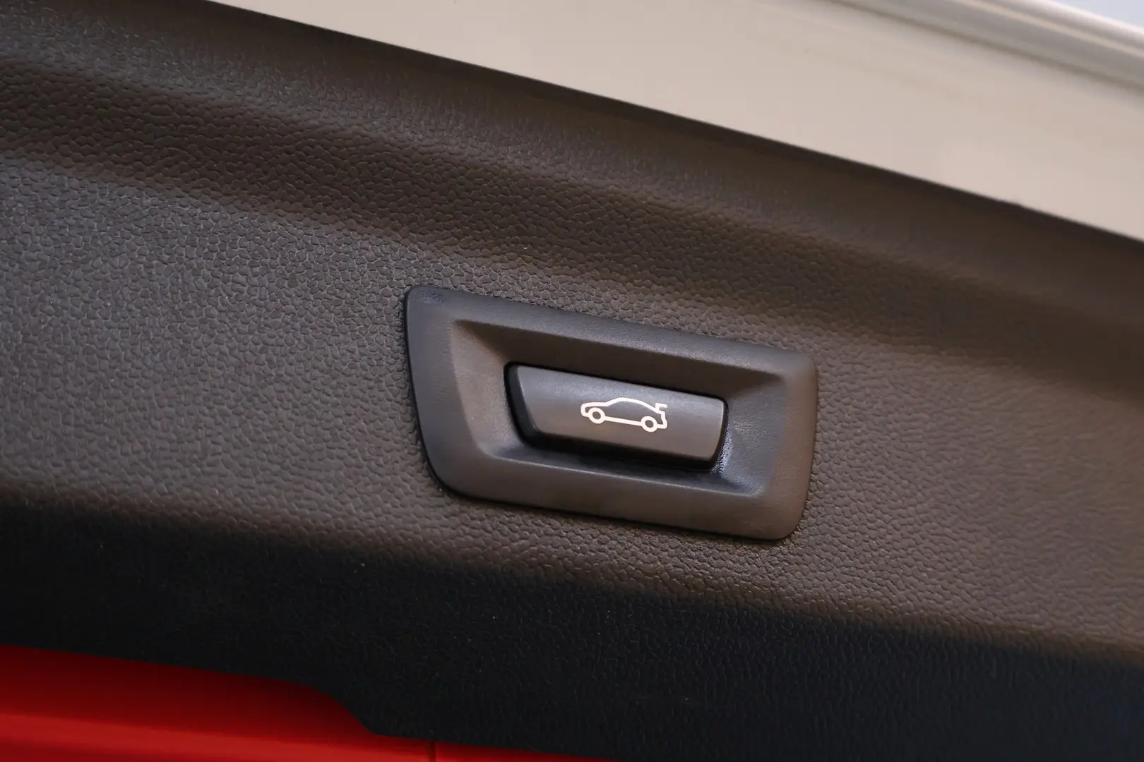 Car Image - XsRW4t33193iU7AcfeZys