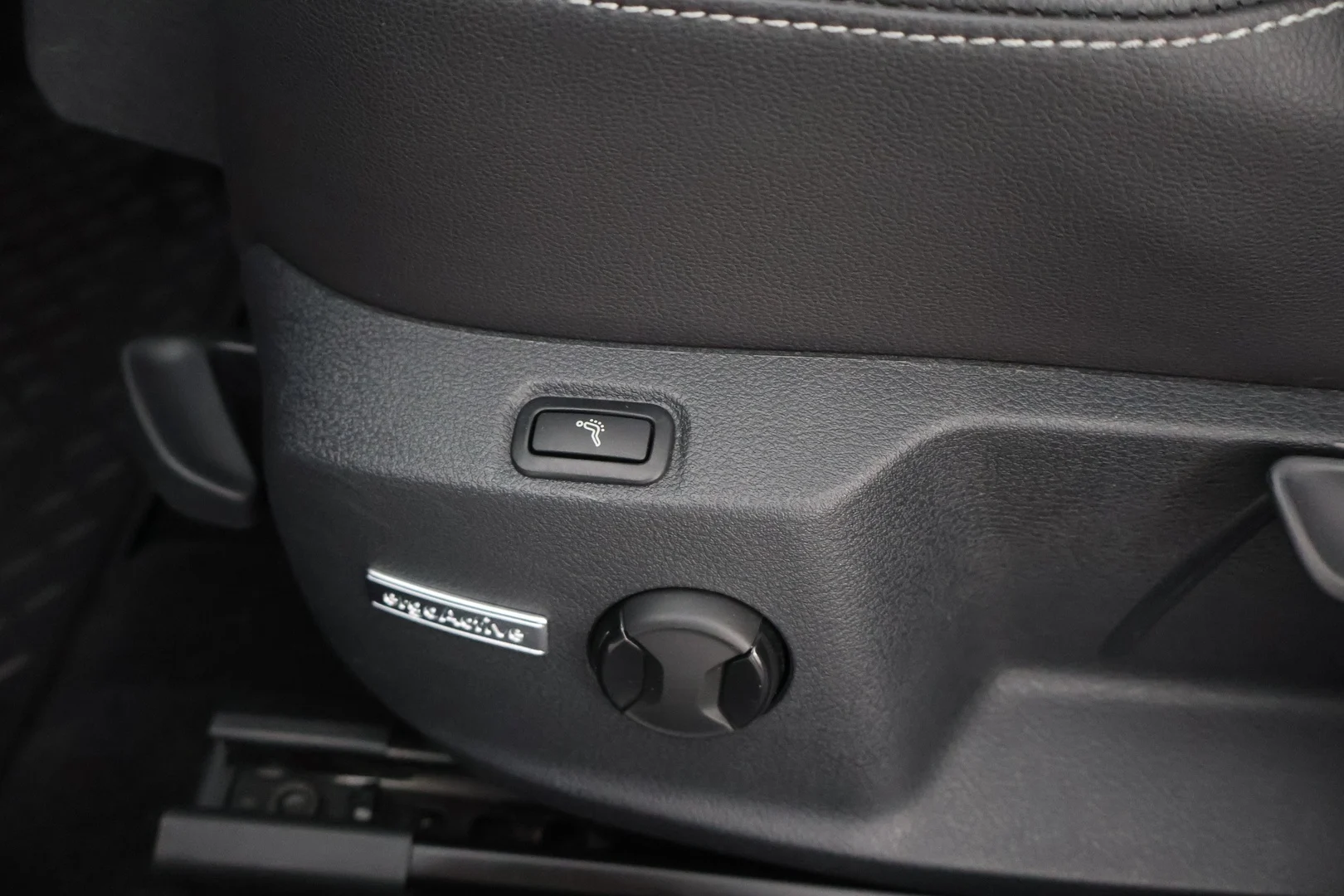 Car Image - 1cHYT8e6y5jBoSBAqwKiIF