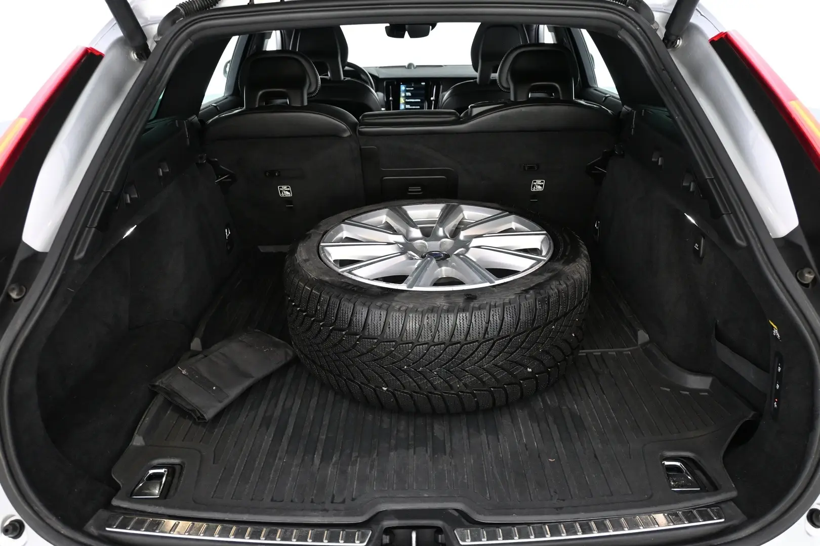 Car Image - 2IuiahSGn0QFxmOs9AmRHm