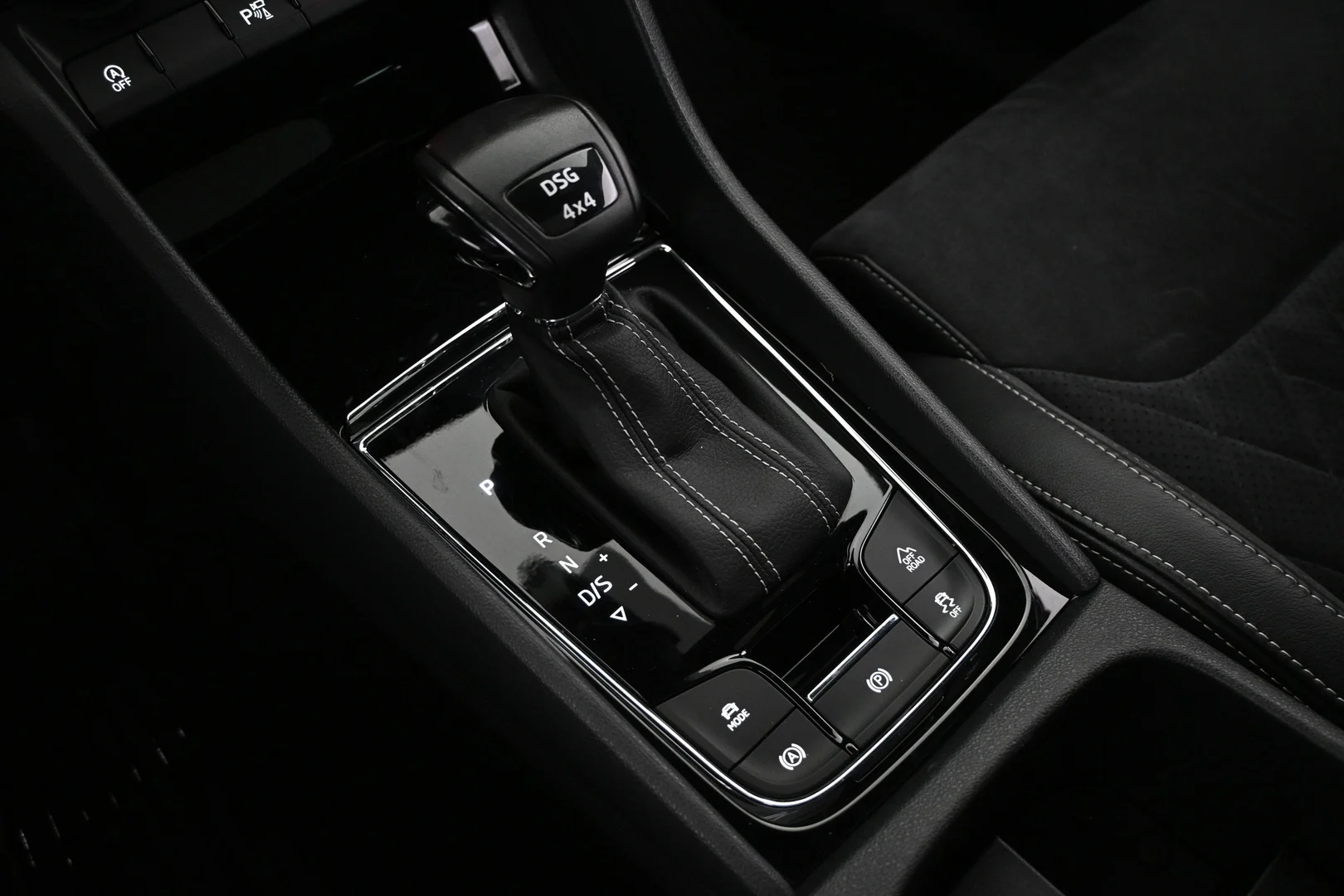 Car Image - 5awWrUO03SXYfw9SkFBndF