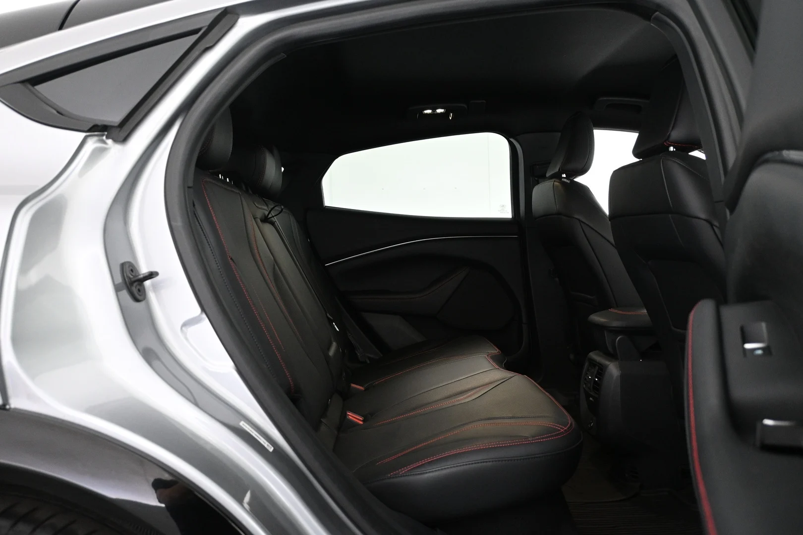 Car Image - 6zzmsRSfkPCSQBB1kweX1z