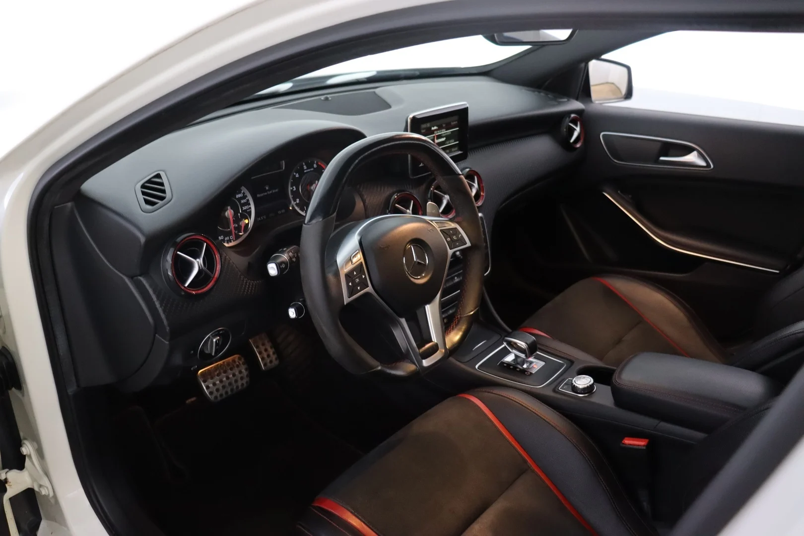 Car Image - 6DMiVvMb9lv0PW4TwoIdtj