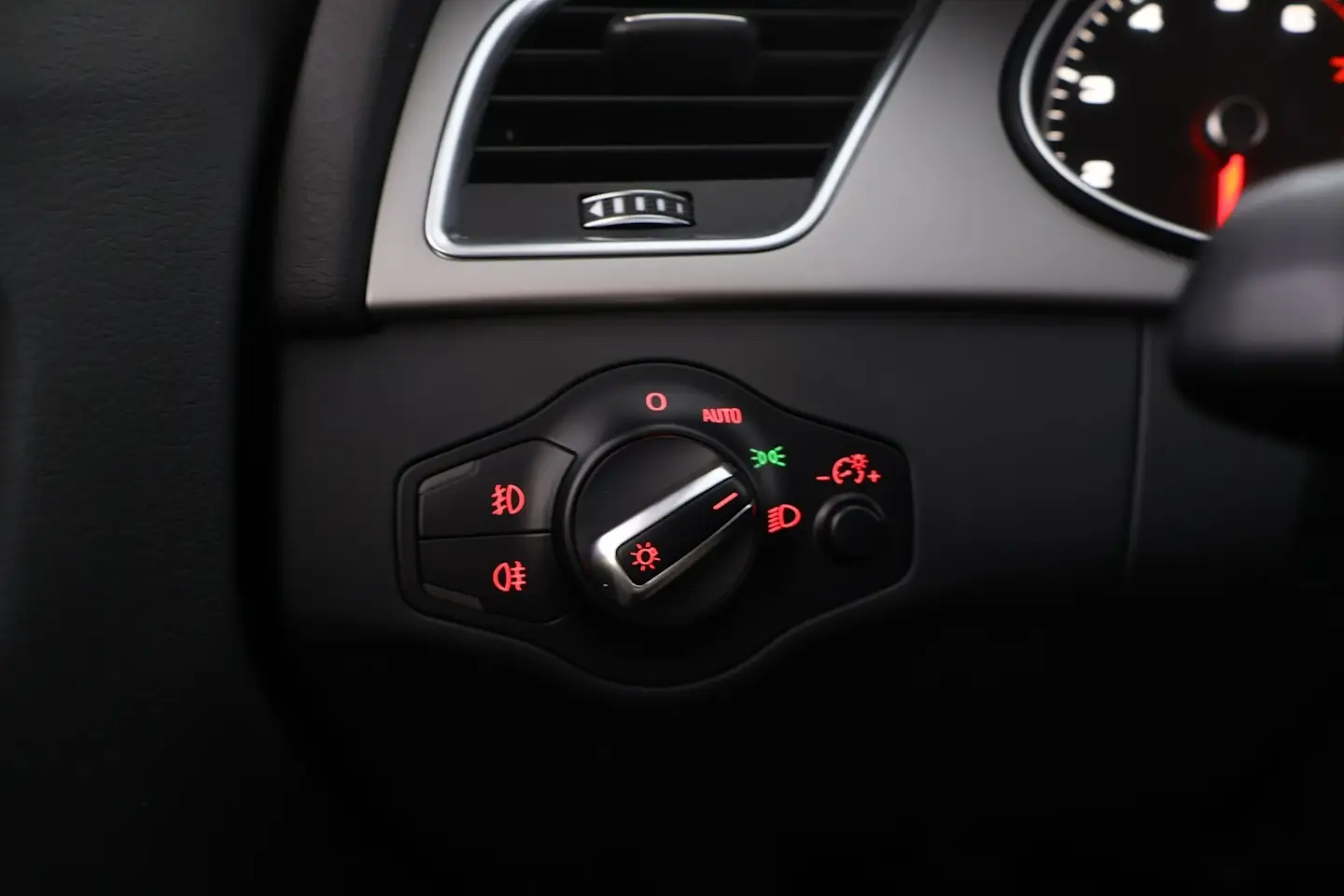 Car Image - 4o8z3EfavhIlfFxTKoxqPR