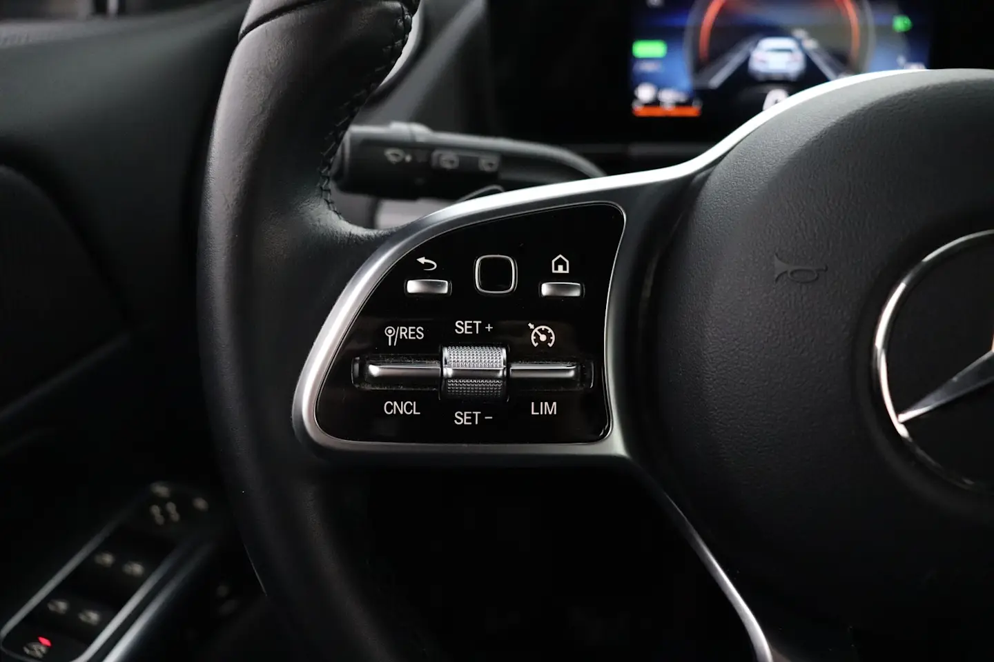 Car Image - 4QDYB2cTvvp4fEYM49Oxqo
