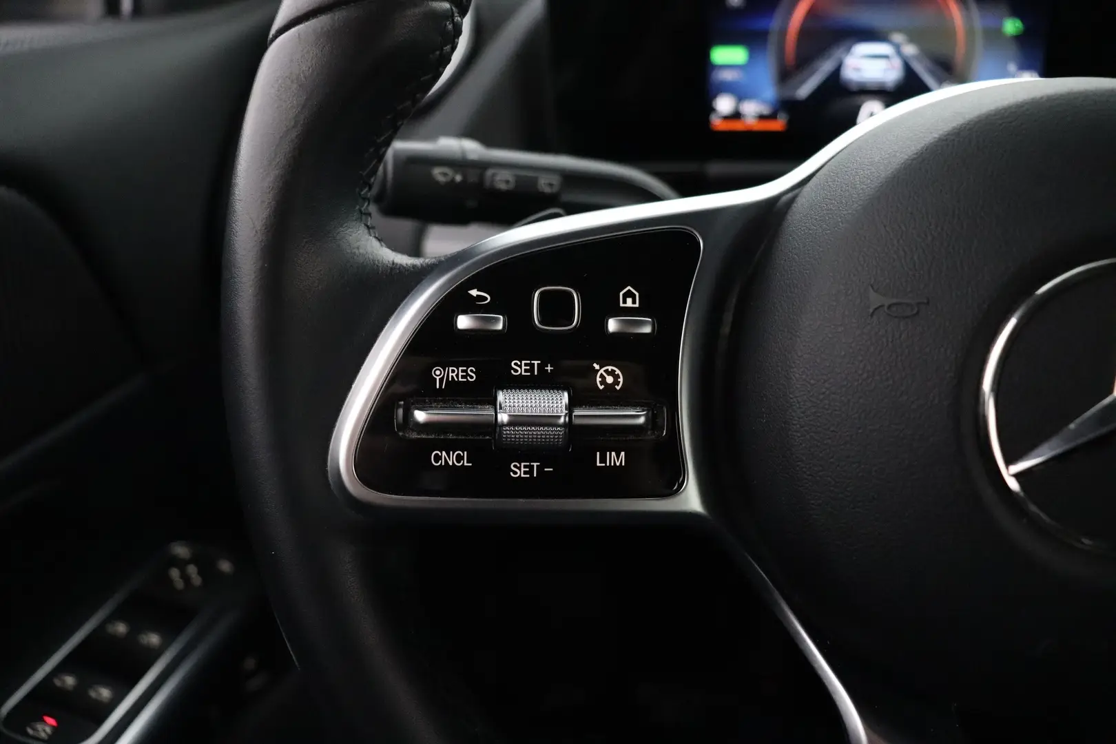 Car Image - 4QDYB2cTvvp4fEYM49Oxqo