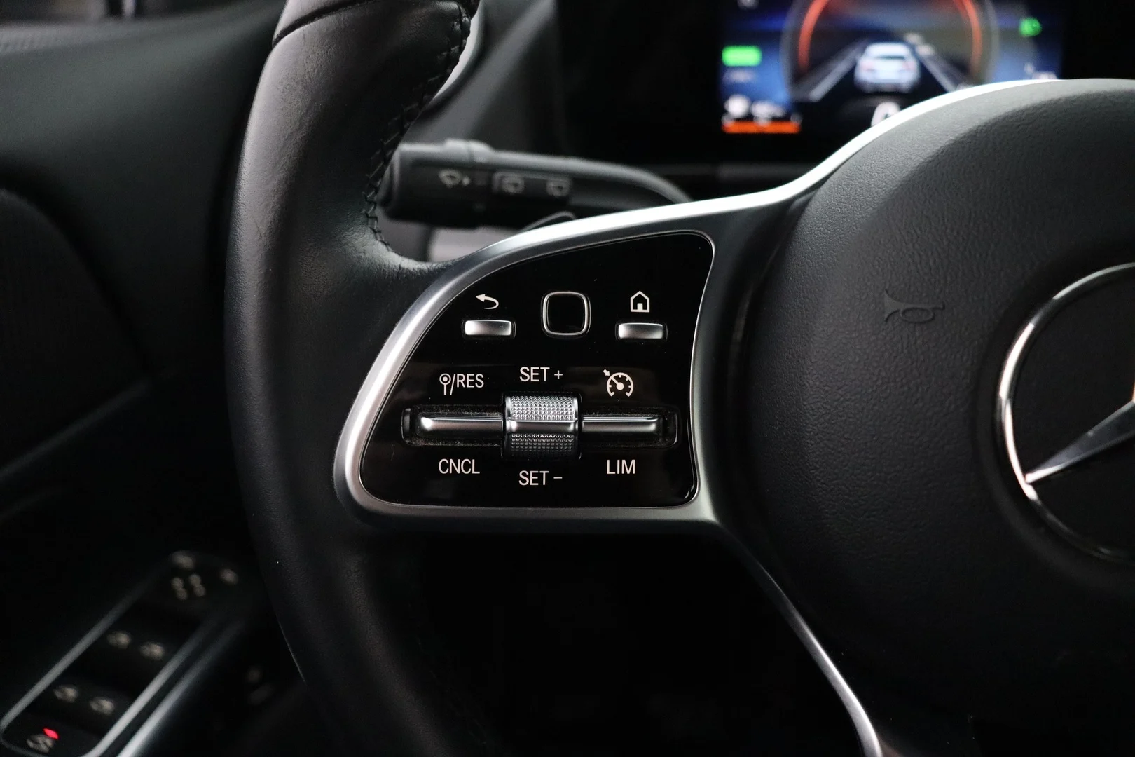 Car Image - 4QDYB2cTvvp4fEYM49Oxqo