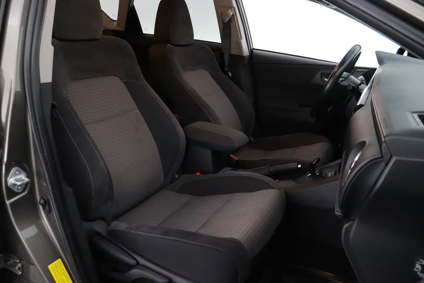 Car Image - 4gf8S9zB5w0QzuFN1njZpk