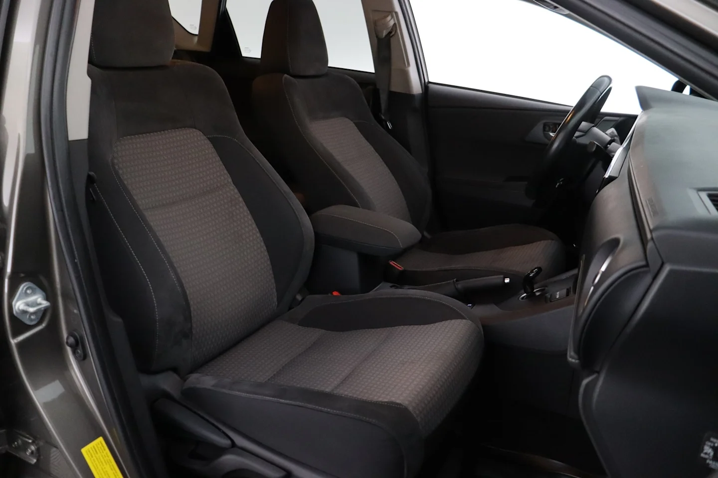 Car Image - 4gf8S9zB5w0QzuFN1njZpk