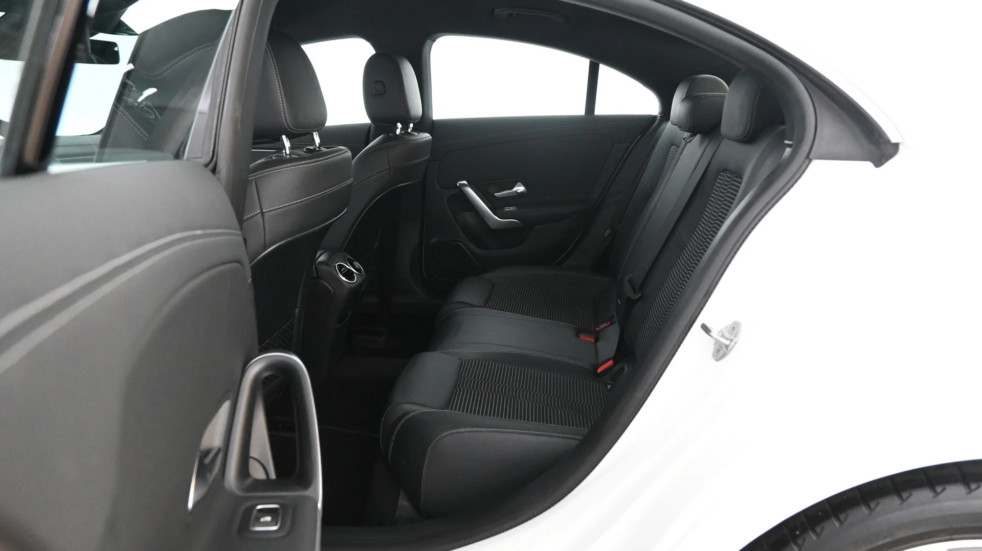 Car Image - 4JTV3YI5kSYMacs9GpaTDY
