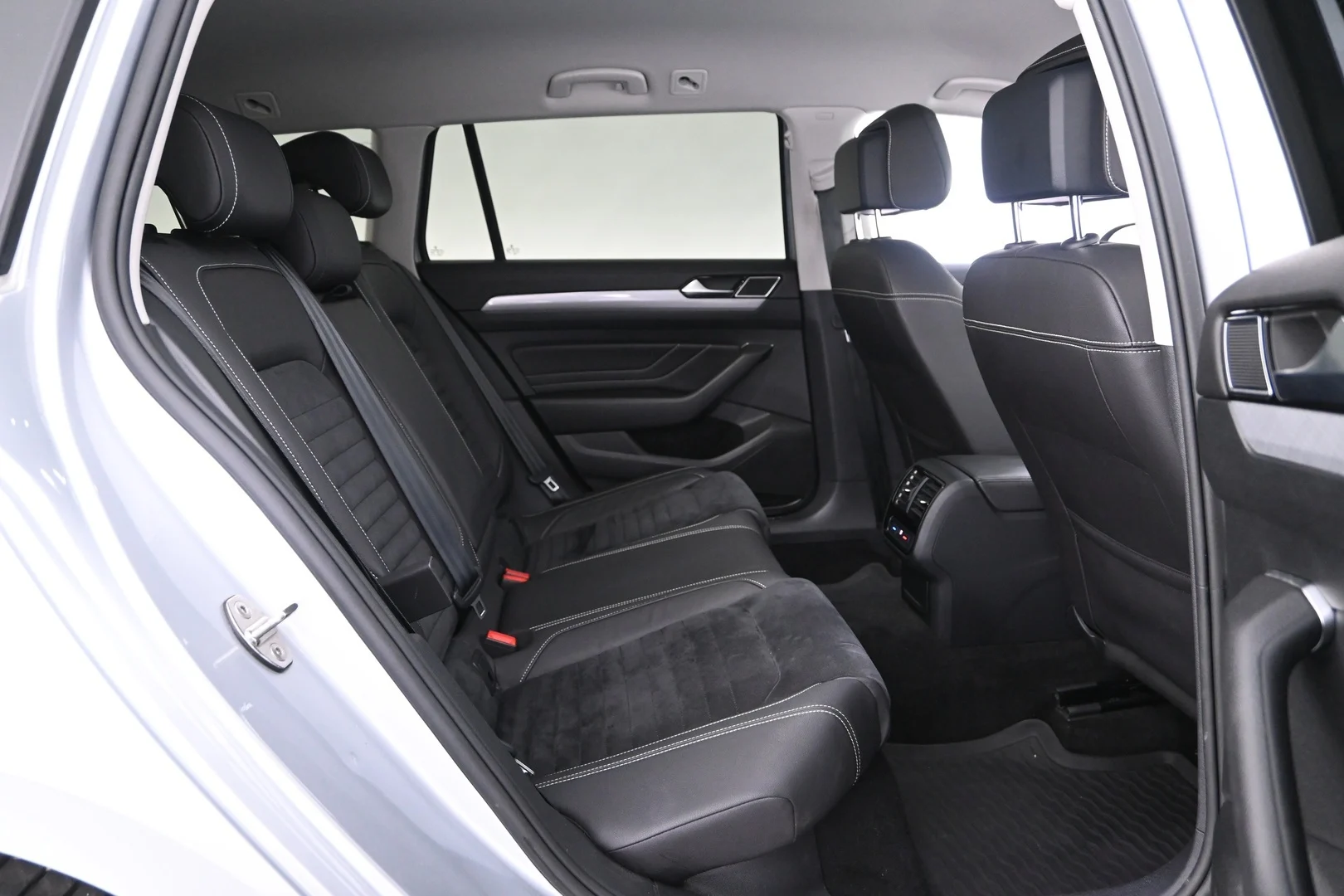 Car Image - 6I9wHIyKtGSjYSJojbTJh3