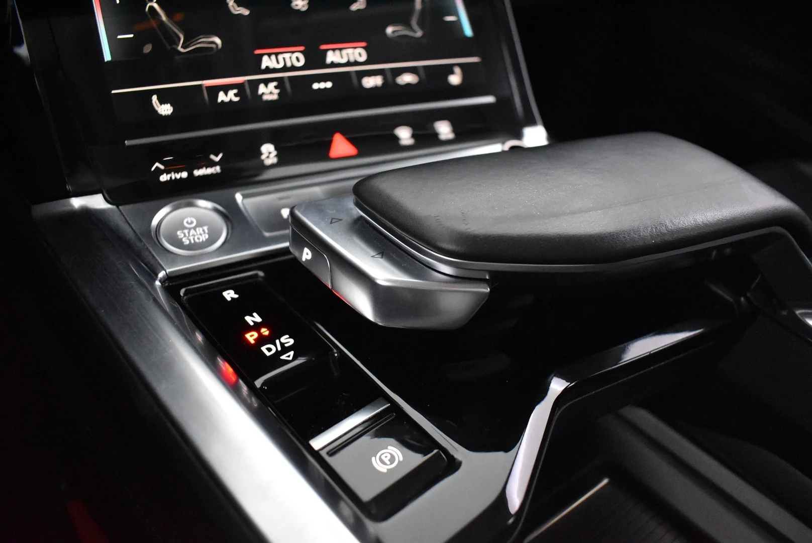 Car Image - 1vaa00vKcw284Ew8kzTZRw