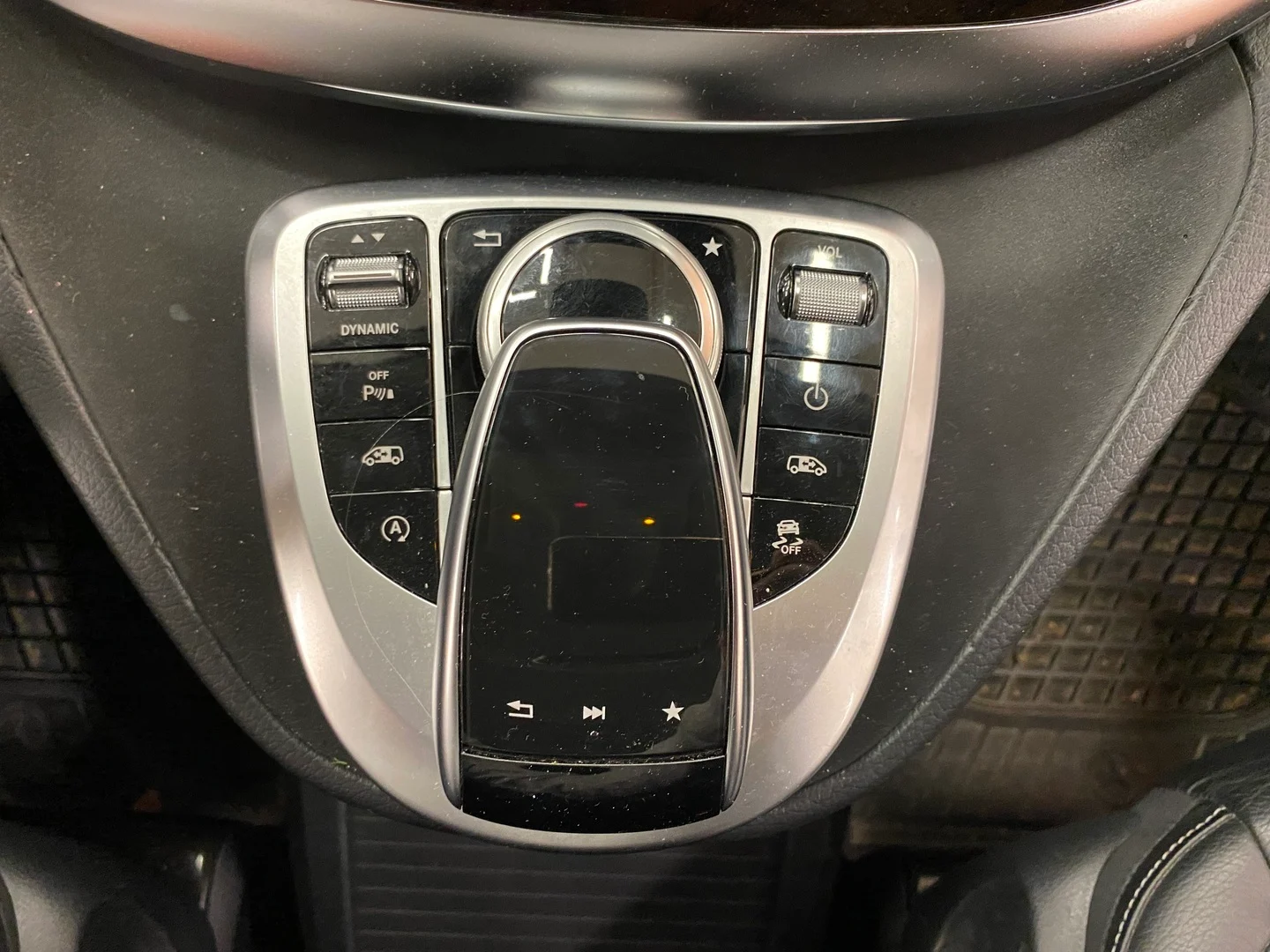 Car Image - 7dbOvq9v4OGVwDZ3Lk0wxo